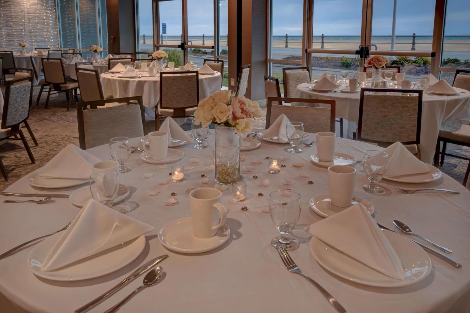 DoubleTree by Hilton Oceanfront Virginia Beach gallery photo in Virginia Beach, VA — image 5