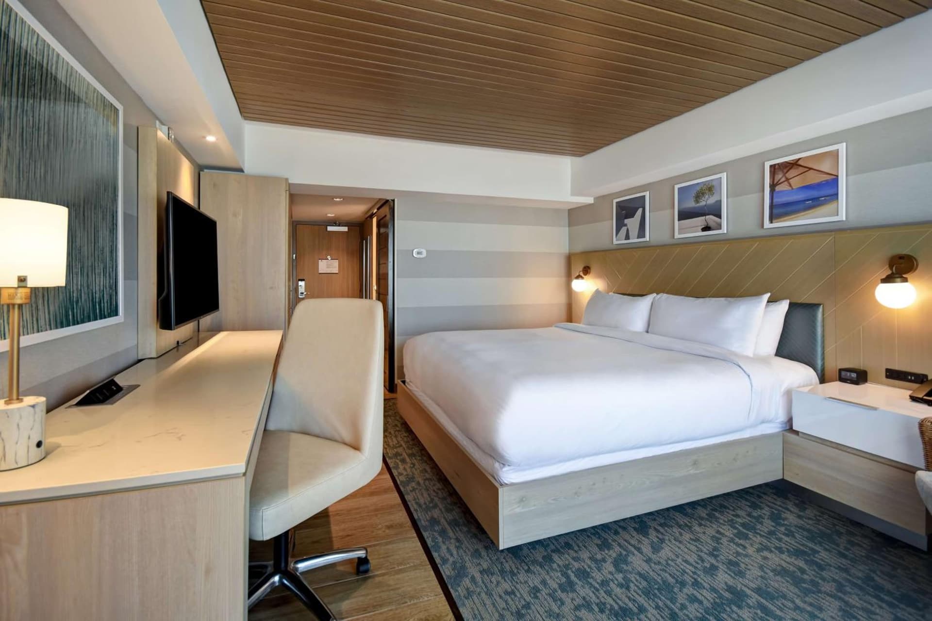 DoubleTree by Hilton Oceanfront Virginia Beach gallery photo in Virginia Beach, VA — image 11