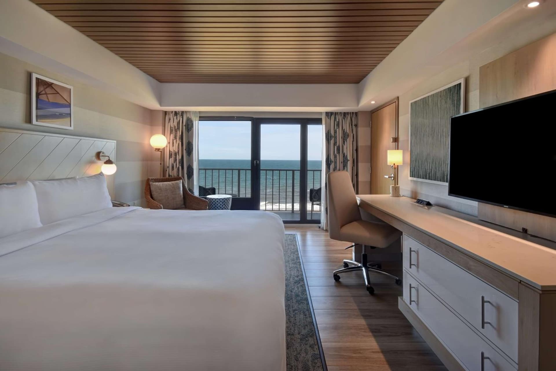 DoubleTree by Hilton Oceanfront Virginia Beach gallery photo in Virginia Beach, VA — image 14