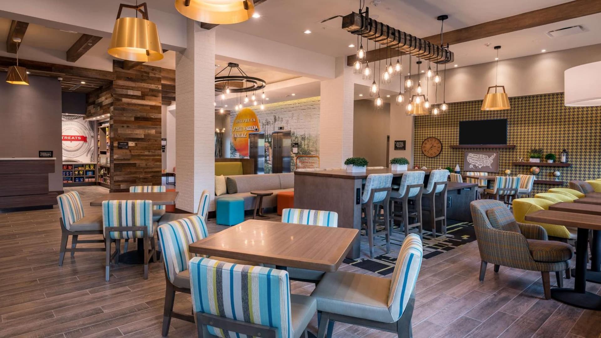 Hampton Inn Riverside Downtown Convention Center interior in Riverside, CA — gallery photo 2