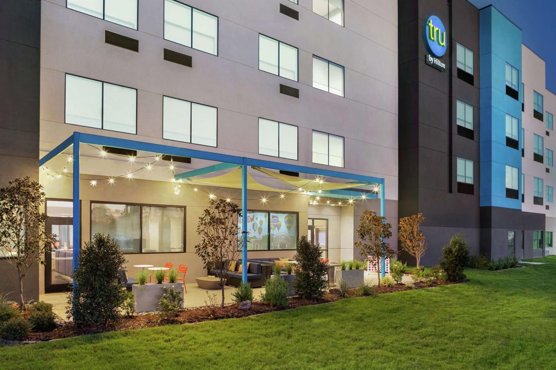 Tru By Hilton Longview interior in Longview, TX — gallery photo 2