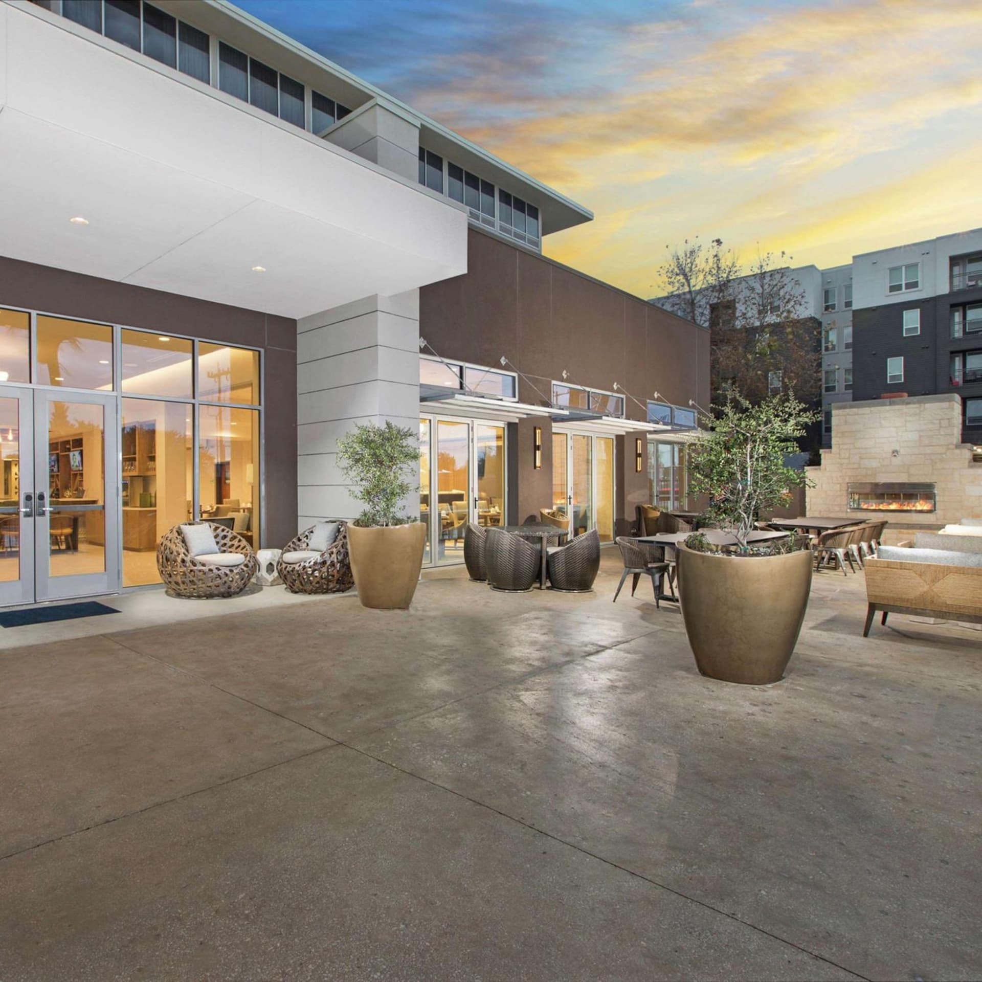 DoubleTree by Hilton San Antonio Northwest - La Cantera interior in San Antonio, TX — gallery photo 2
