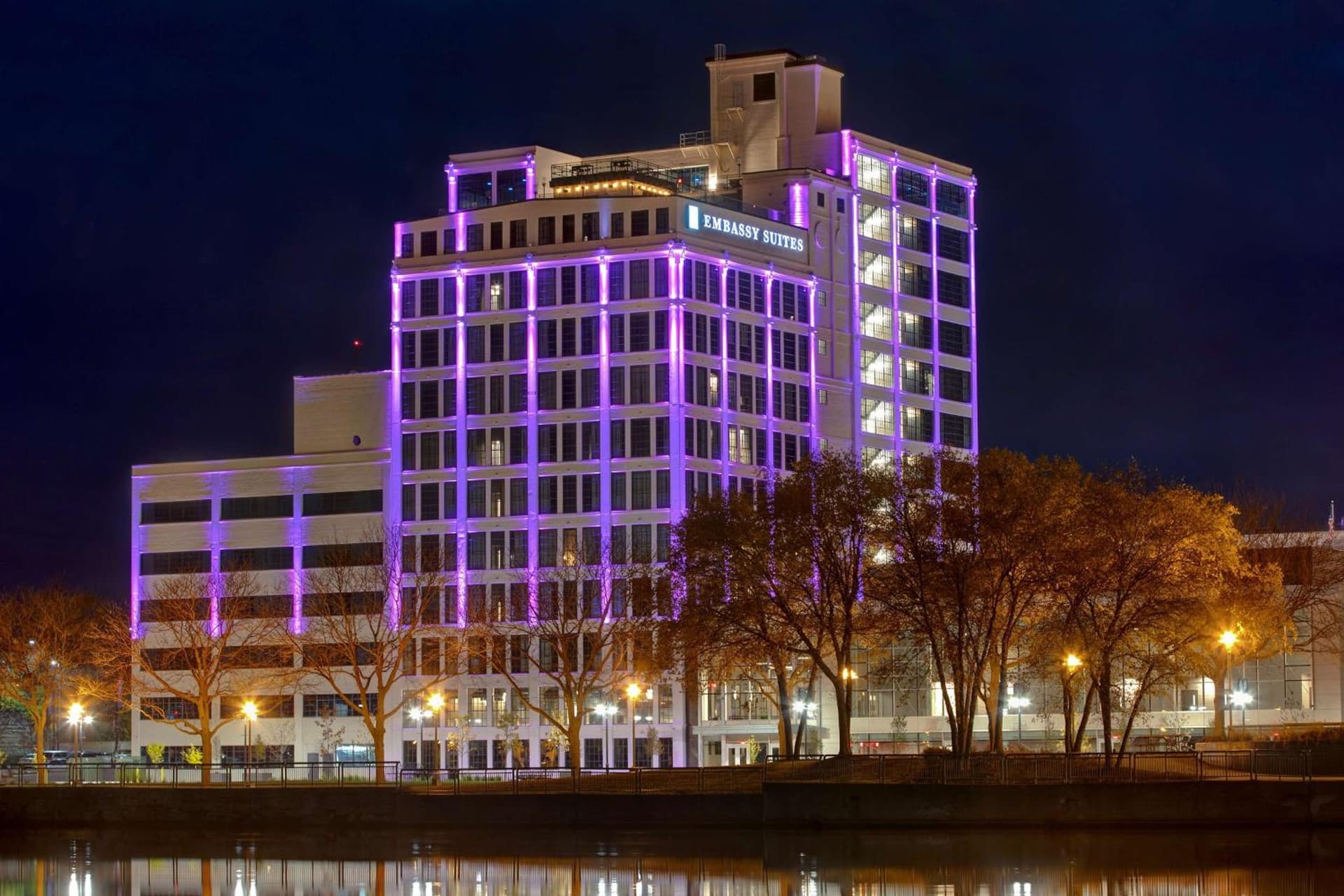 Embassy Suites By Hilton Rockford Riverfront interior in Rockford, IL — gallery photo 2