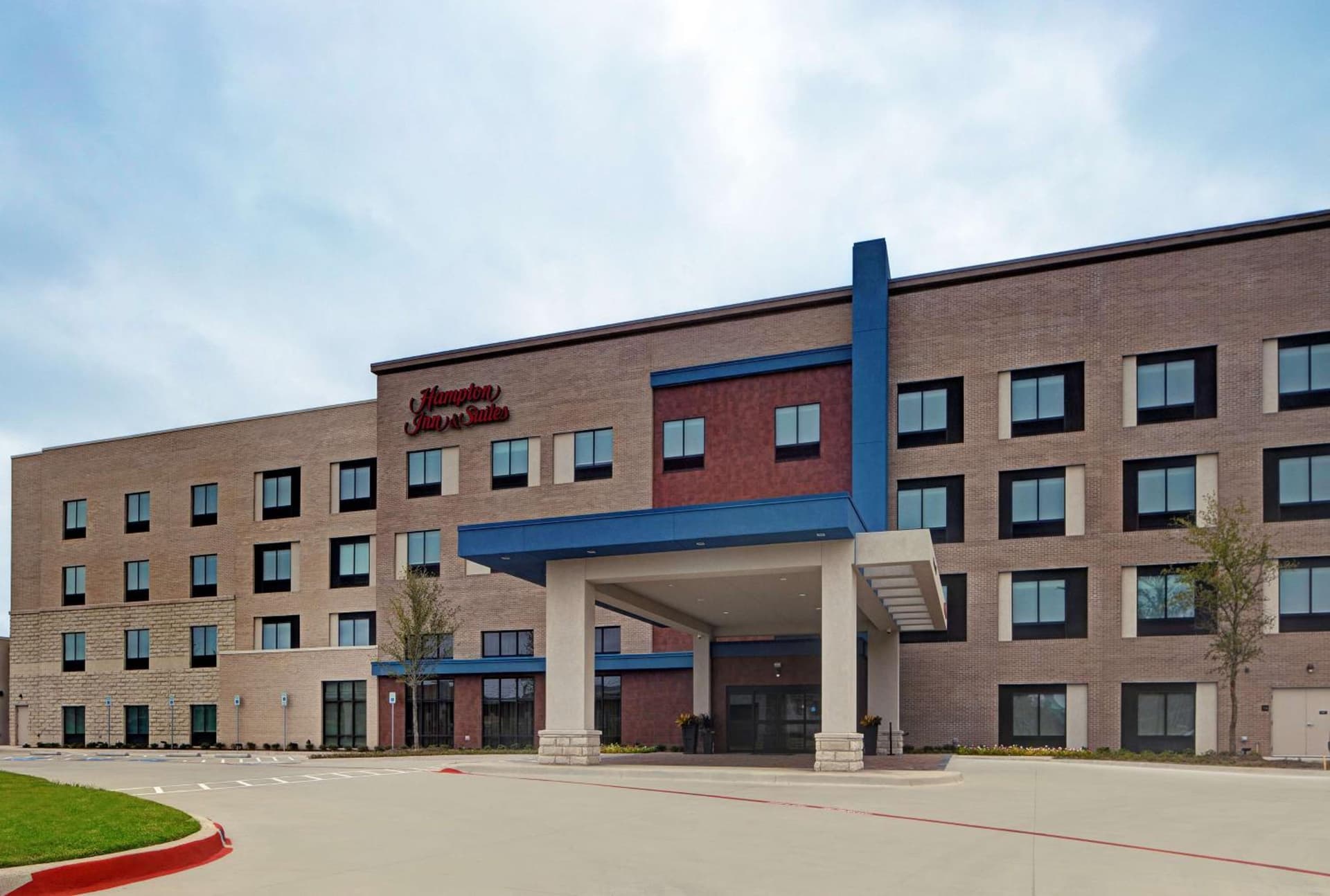 Hampton Inn & Suites Dallas - Farmers Branch interior in Farmers Branch, TX — gallery photo 2