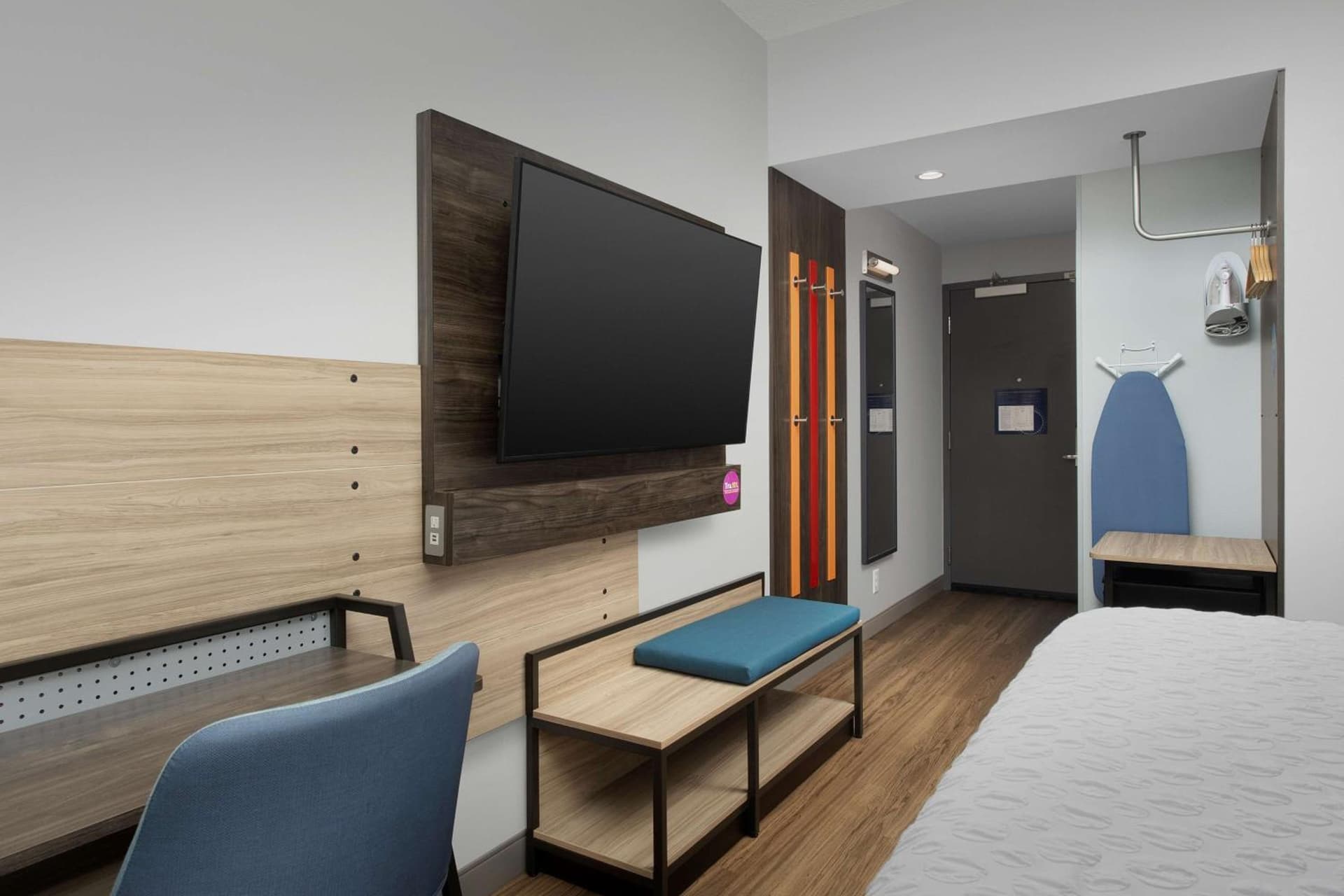 Tru By Hilton Charlotte Airport Lake Pointe interior in Charlotte, NC — gallery photo 2