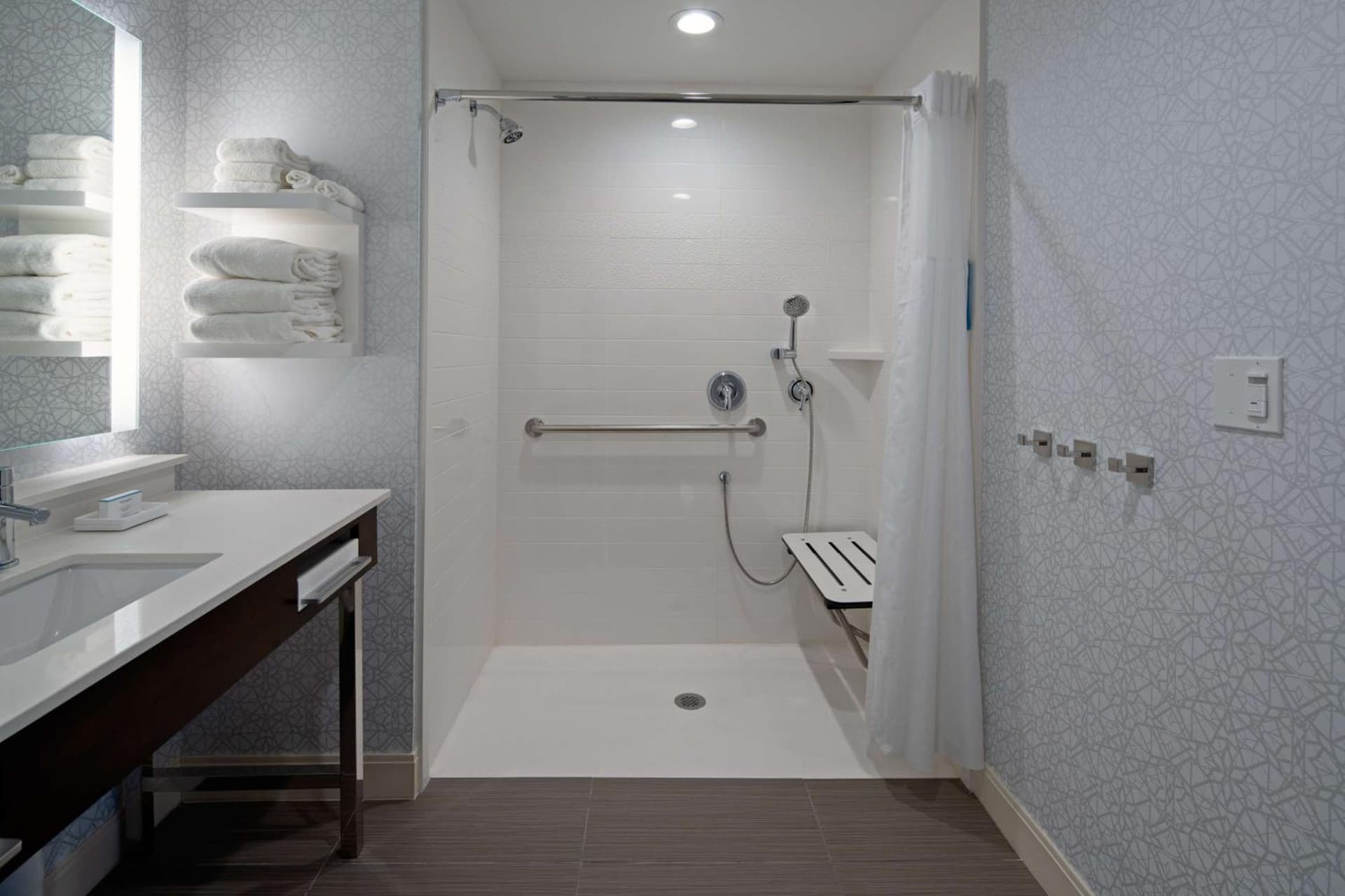 Hampton Inn & Suites Gilroy, Ca interior in Gilroy, CA — gallery photo 2