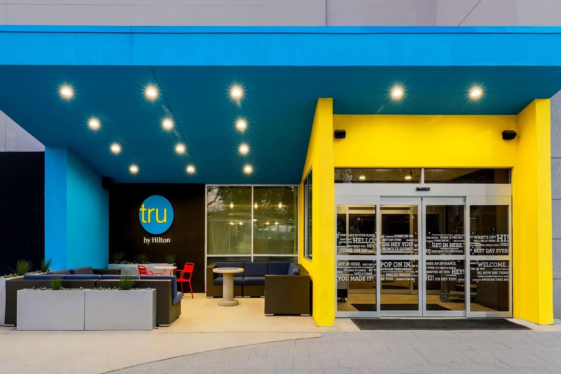 Tru By Hilton Dallas Market Center interior in Dallas, TX — gallery photo 2