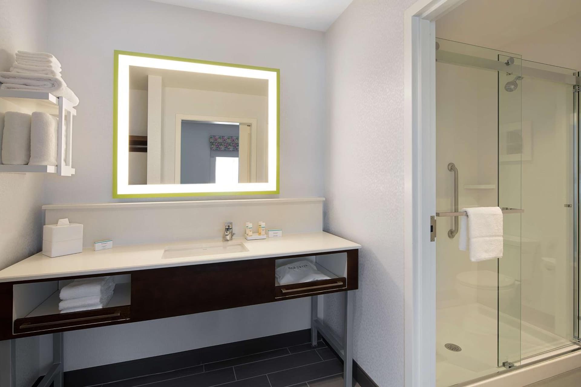 Hampton Inn & Suites Raleigh Midtown, NC gallery photo in Raleigh, NC — image 13