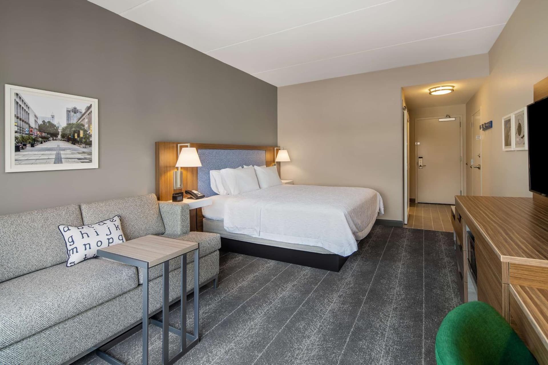 Hampton Inn & Suites Raleigh Midtown, NC interior in Raleigh, NC — gallery photo 2