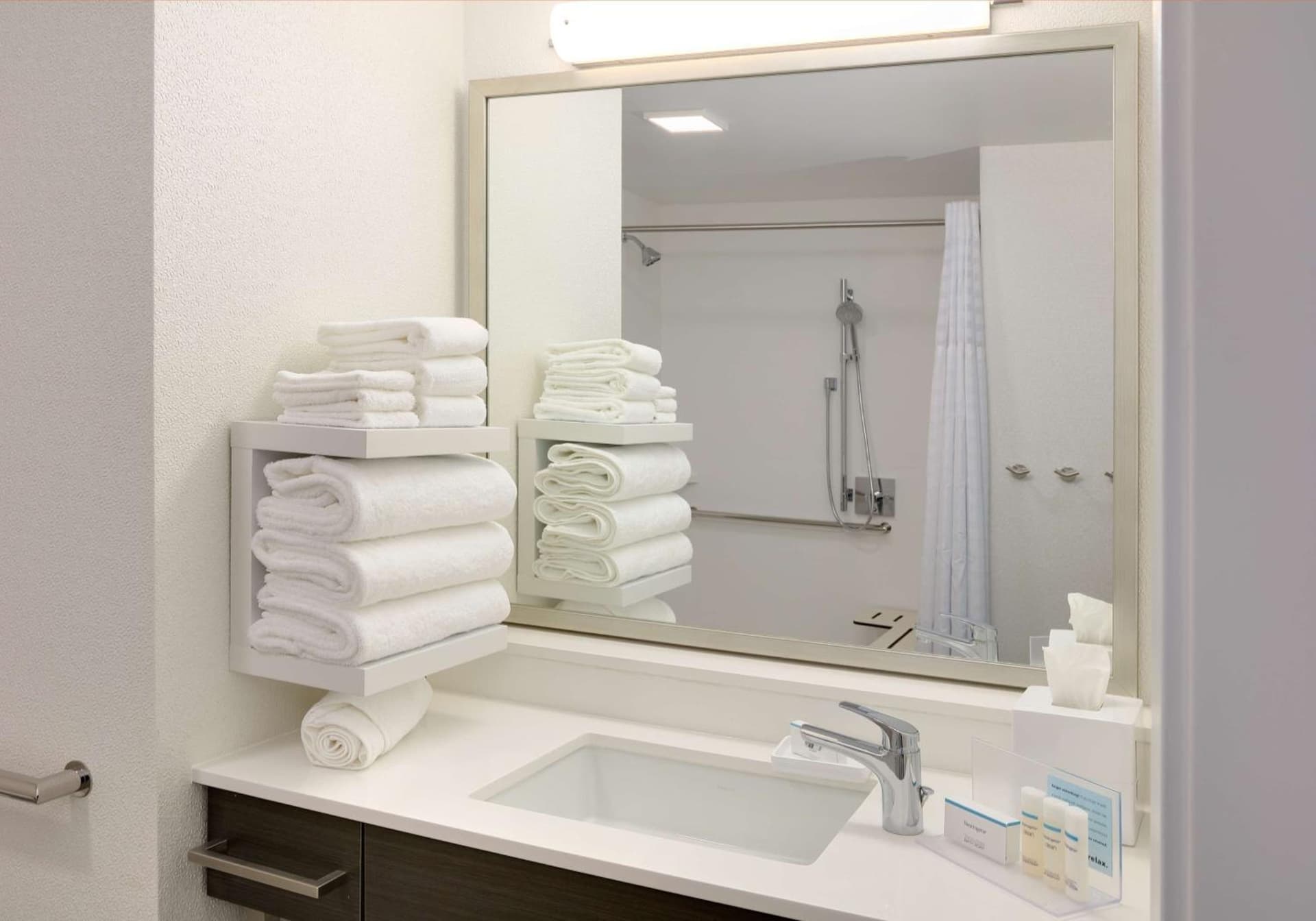 Hampton Inn by Hilton Irvine Spectrum Lake Forest gallery photo in Lake Forest, CA — image 17