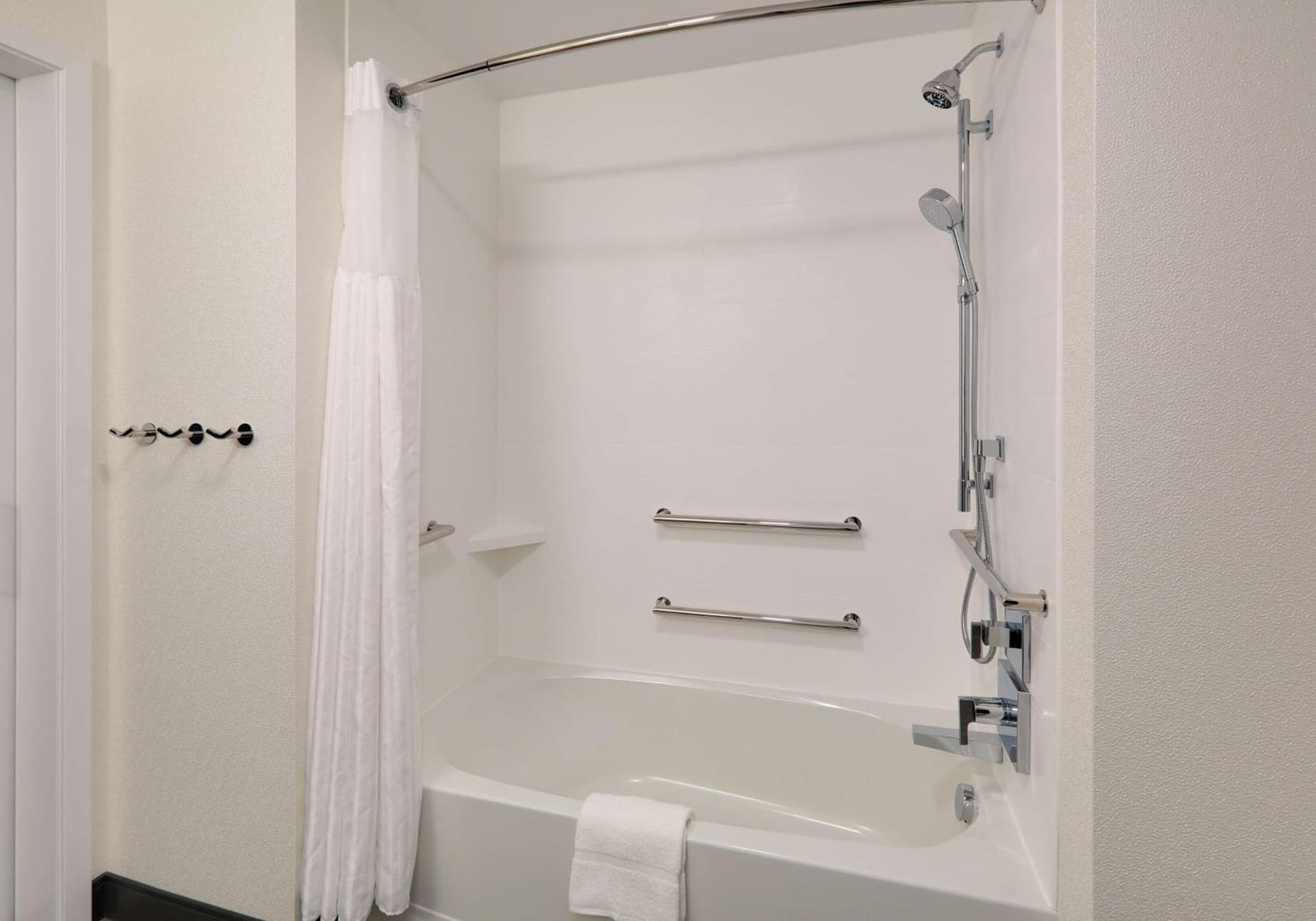 Hampton Inn by Hilton Irvine Spectrum Lake Forest gallery photo in Lake Forest, CA — image 18