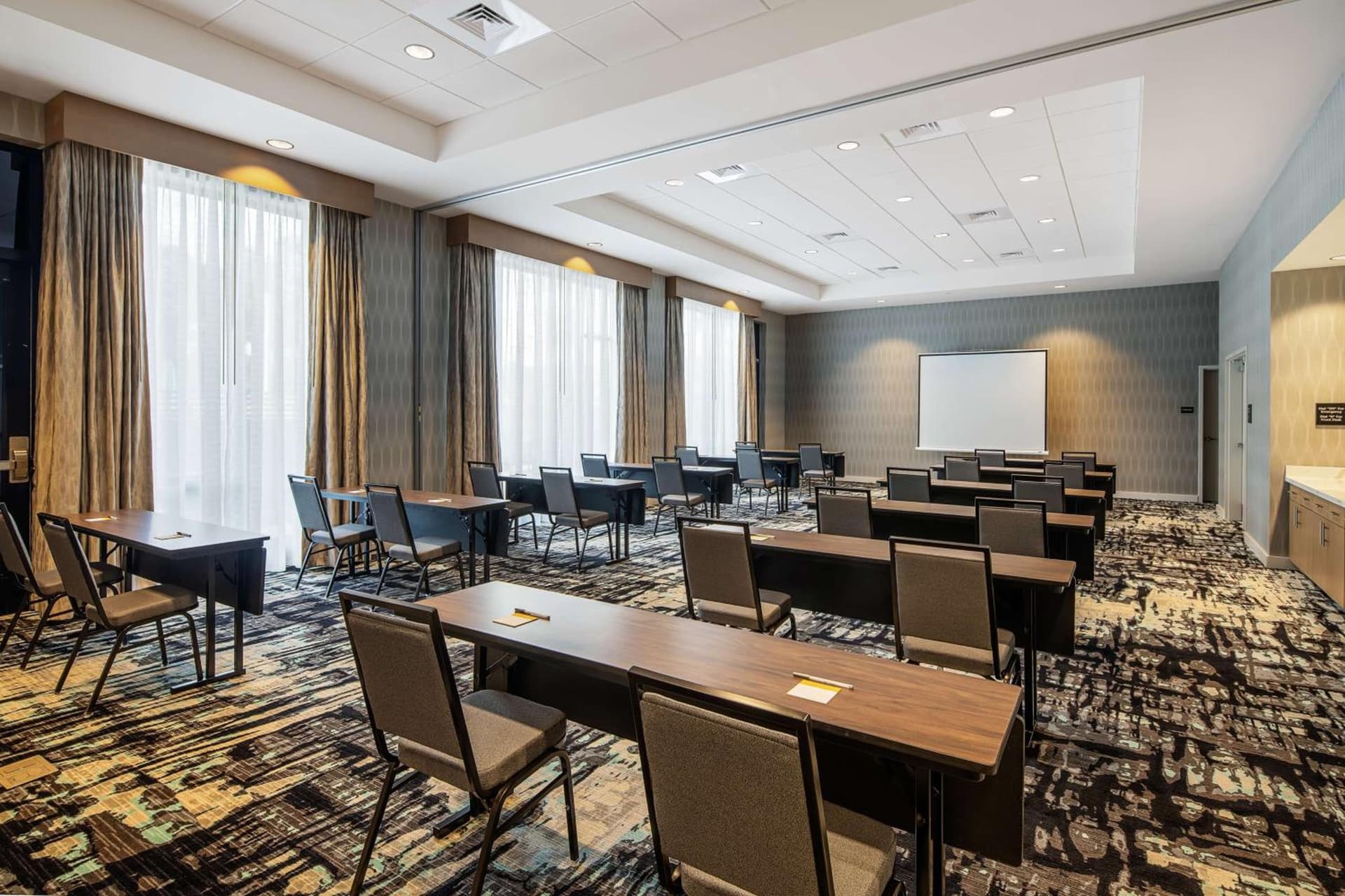 Hampton Inn & Suites Raleigh Midtown, NC gallery photo in Raleigh, NC — image 28