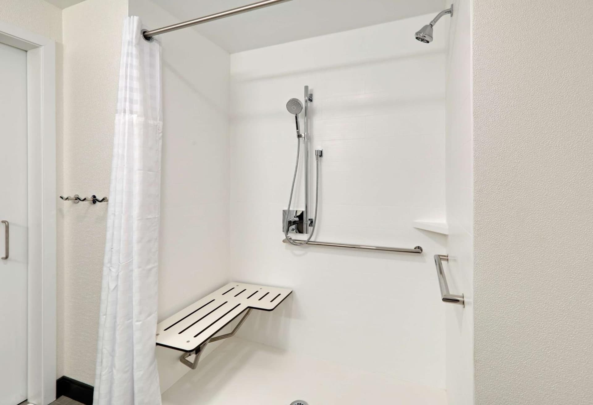 Hampton Inn by Hilton Irvine Spectrum Lake Forest gallery photo in Lake Forest, CA — image 8