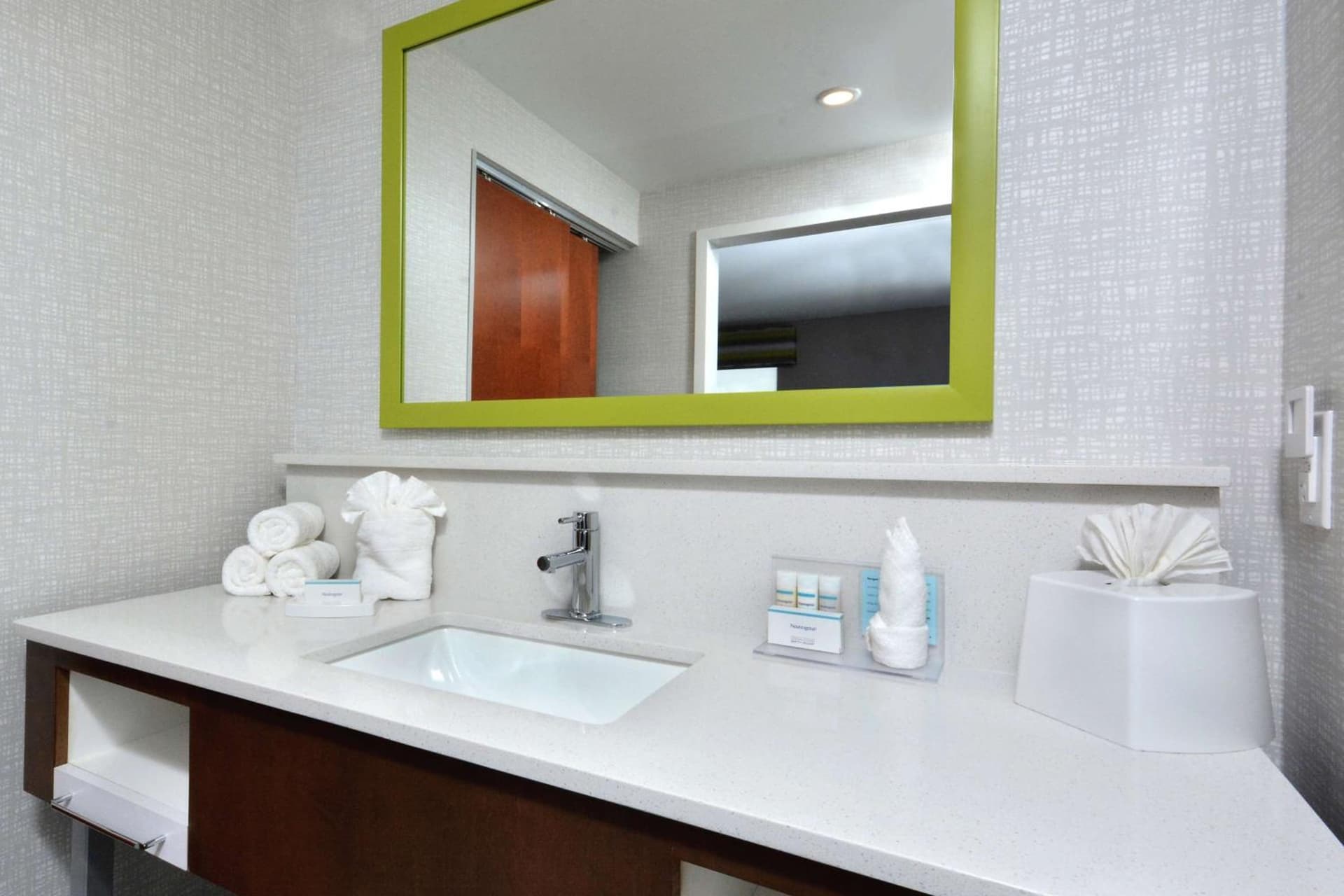 Hampton Inn & Suites Charlotte North I 485 gallery photo in Charlotte, NC — image 74