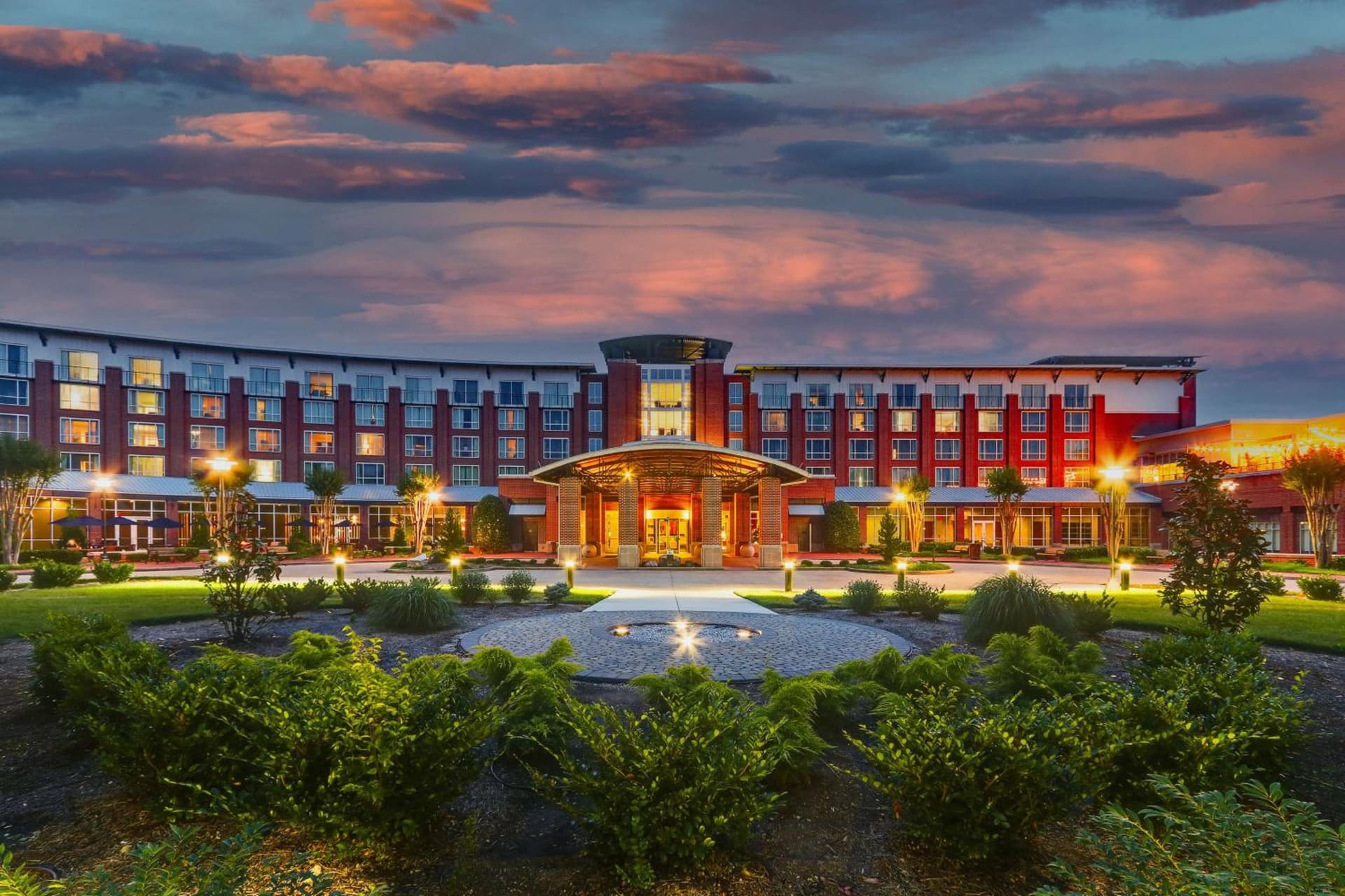 The Chattanoogan Hotel, Curio Collection By Hilton — hotel in Chattanooga, Tennessee