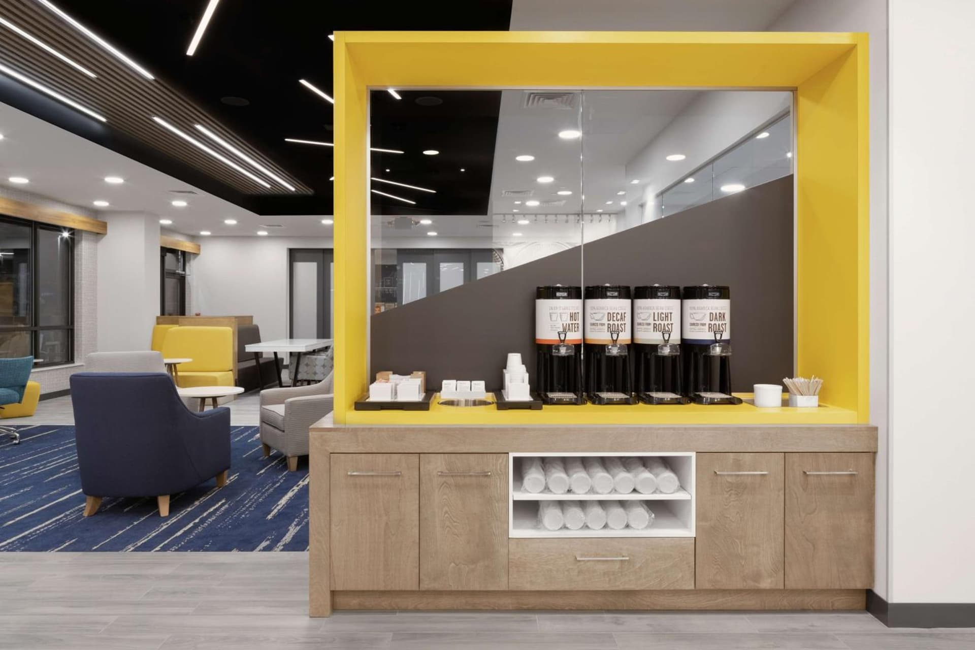 Hampton Inn by Hilton Verona at Turning Stone interior in Verona — gallery photo 2