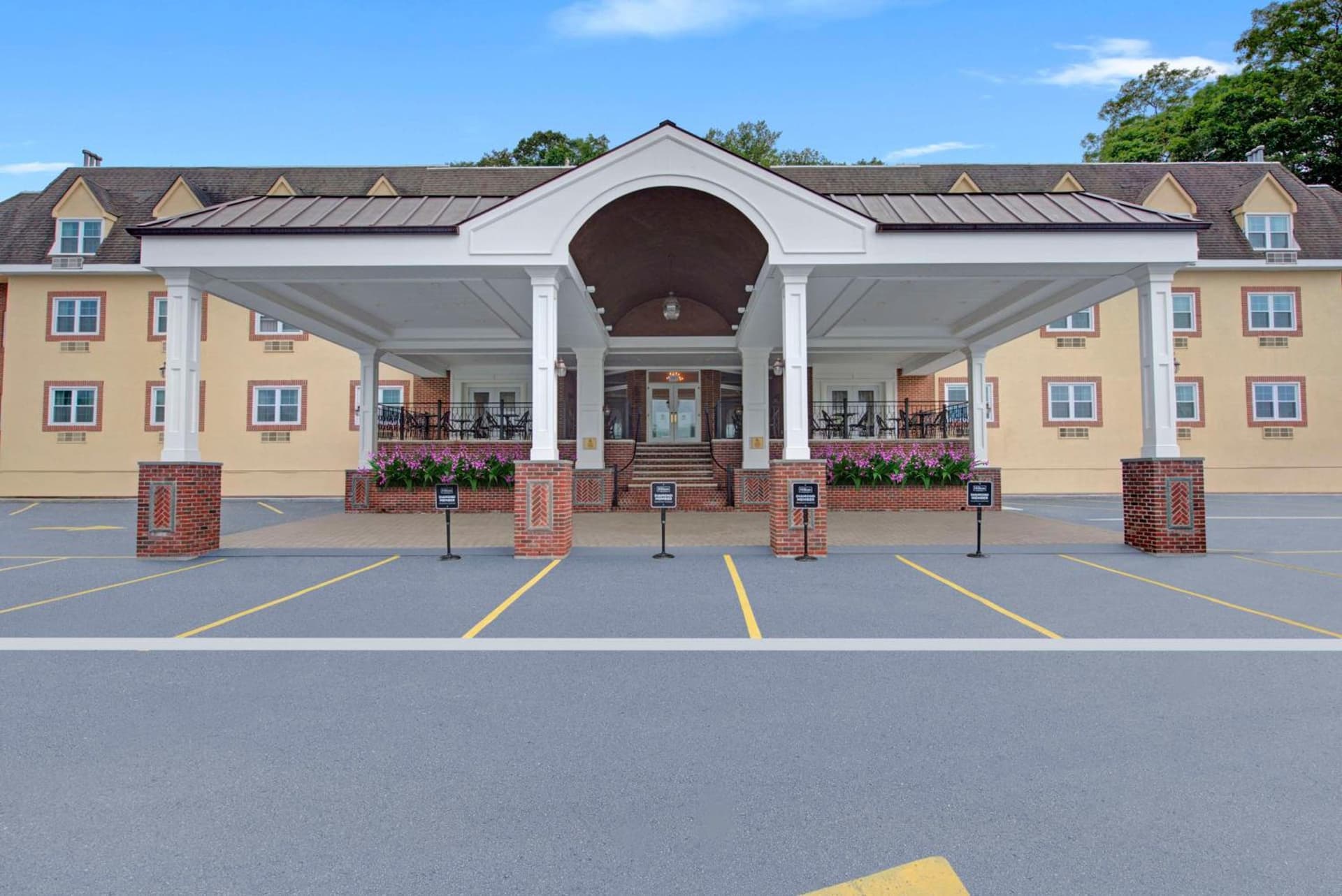 The Roslyn, Tapestry Collection by Hilton featured exterior or lobby in Roslyn, NY — similar hotel