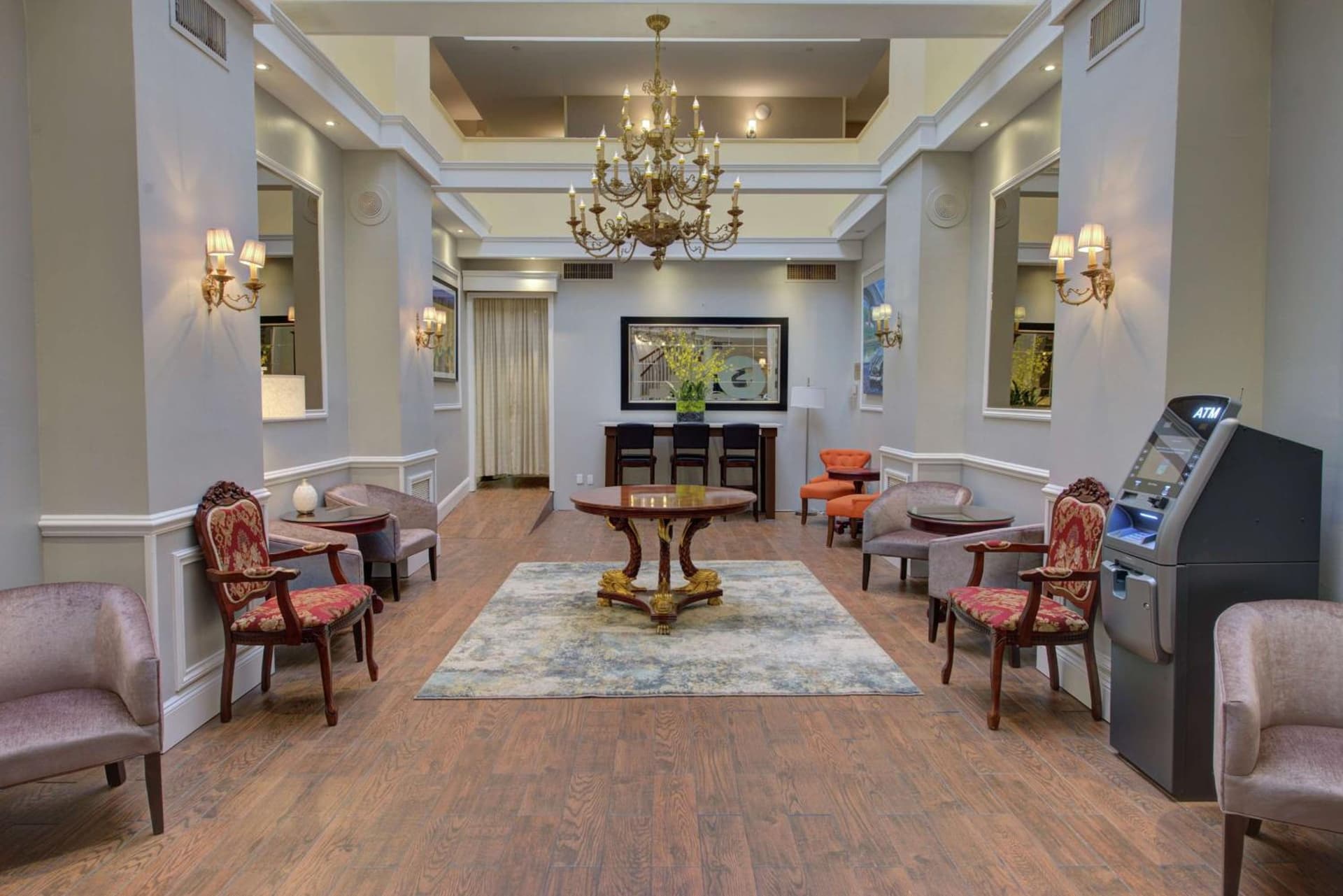 The Roslyn, Tapestry Collection by Hilton interior in Roslyn, NY — gallery photo 2