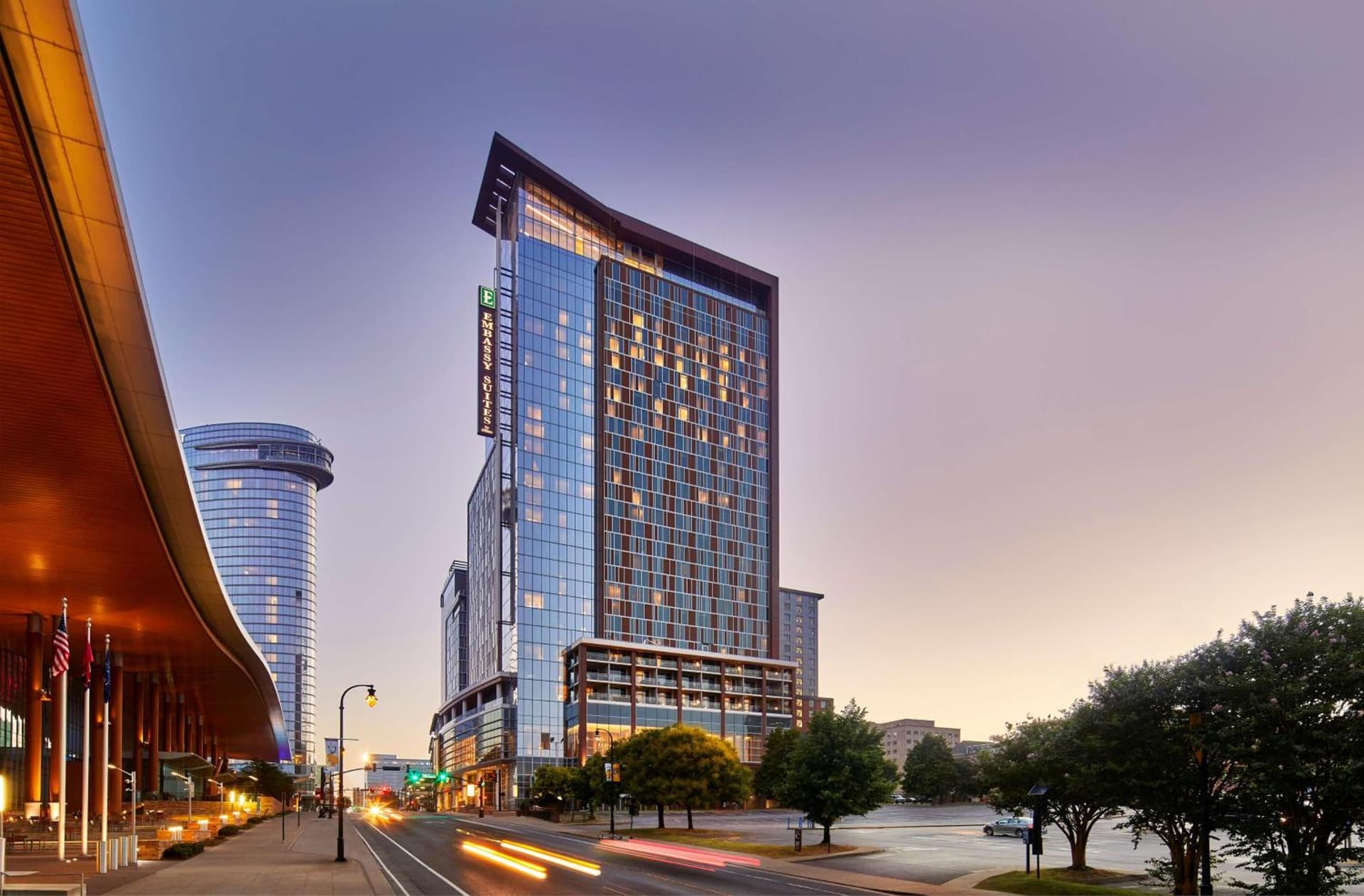 Embassy Suites by Hilton Nashville Downtown interior in Nashville, TN — gallery photo 2