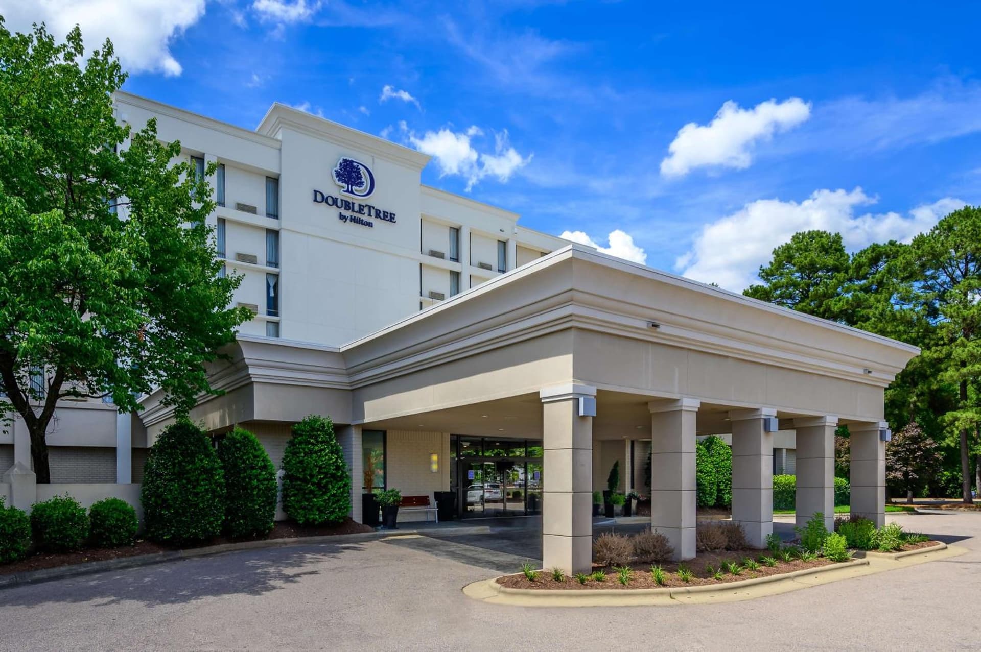 DoubleTree by Hilton Raleigh Midtown, NC interior in Raleigh, NC — gallery photo 2