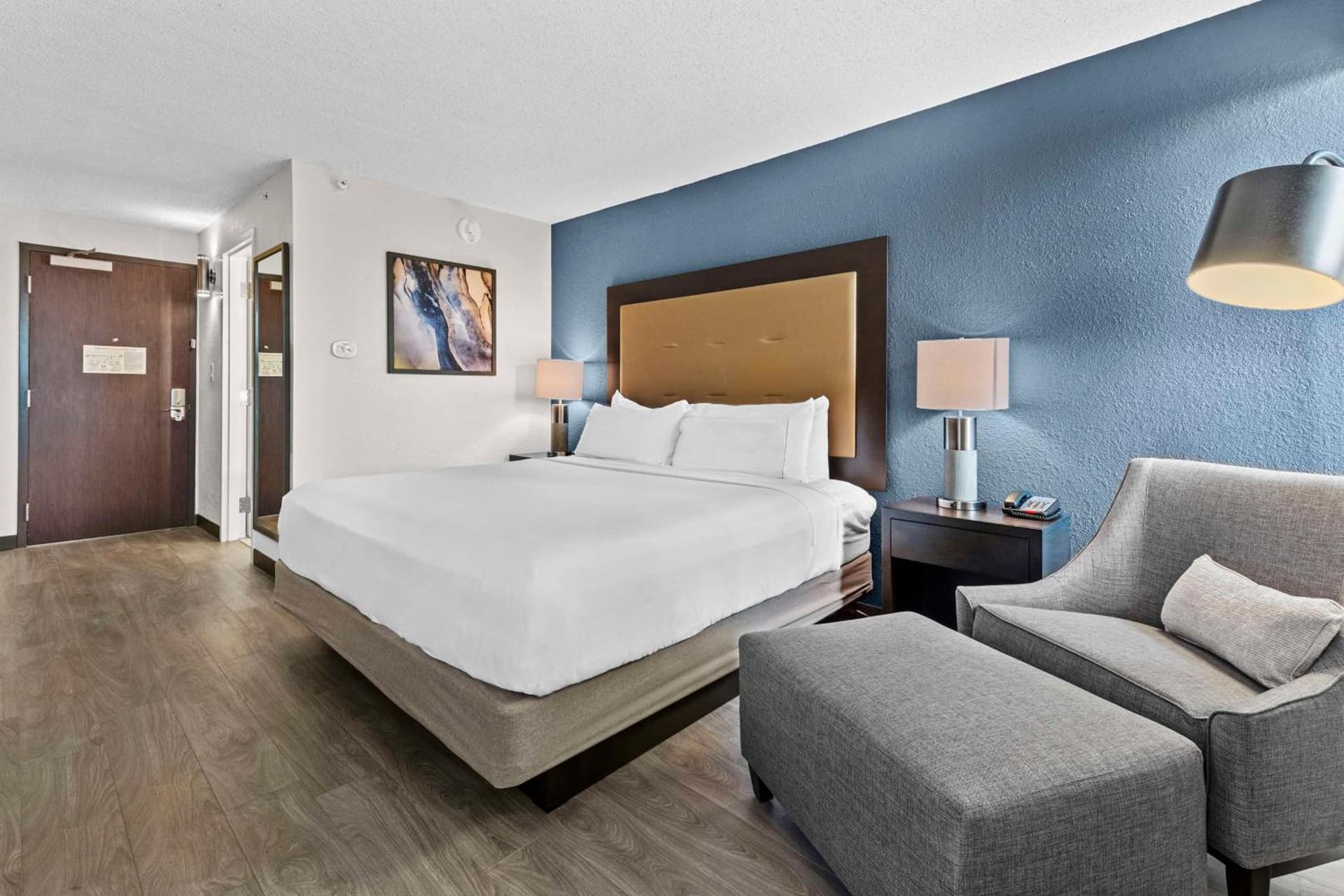 DoubleTree by Hilton Raleigh Midtown, NC gallery photo in Raleigh, NC — image 12
