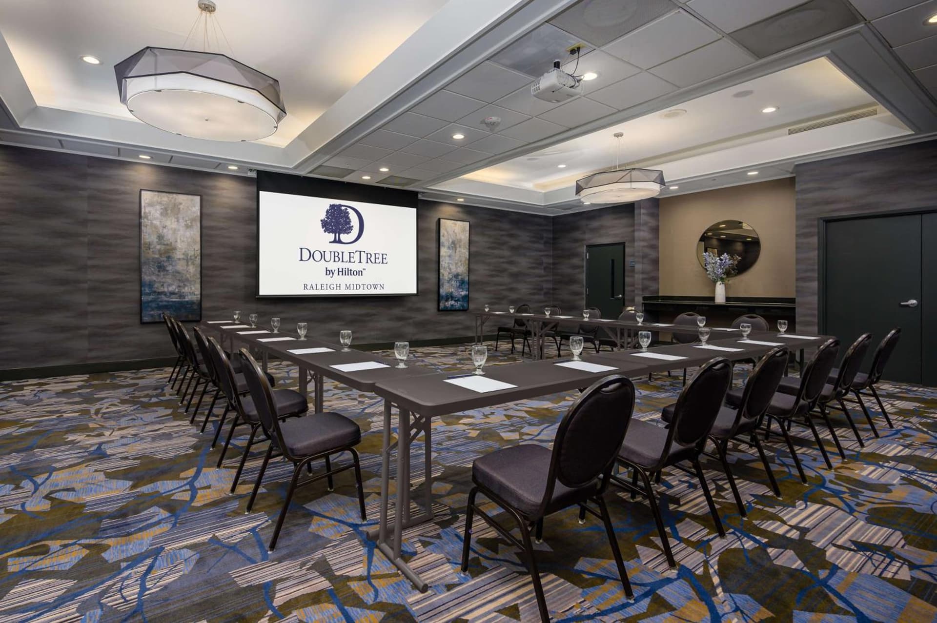 DoubleTree by Hilton Raleigh Midtown, NC gallery photo in Raleigh, NC — image 8