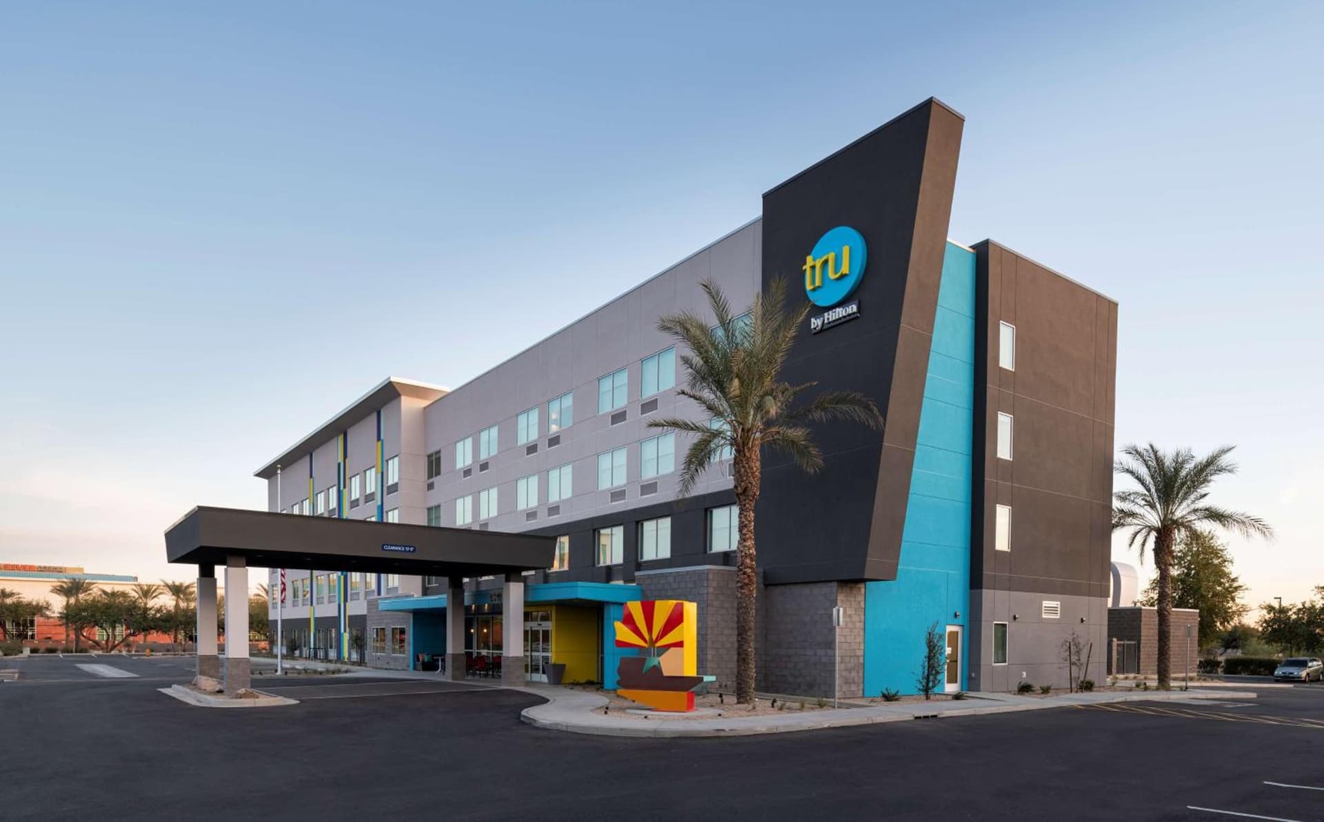Tru By Hilton Phoenix Glendale Westgate — hotel in Glendale, Arizona
