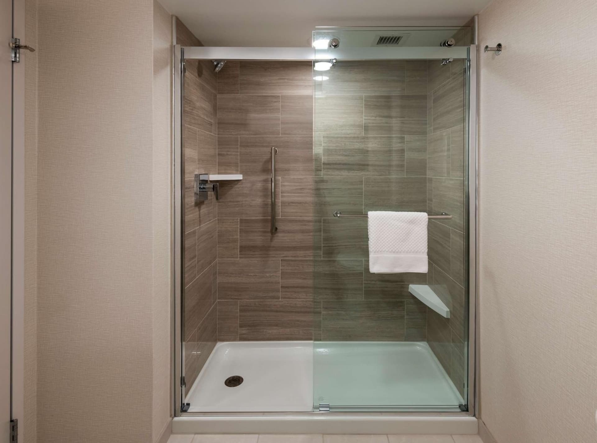 Doubletree By Hilton Madison East gallery photo in Madison, WI — image 15