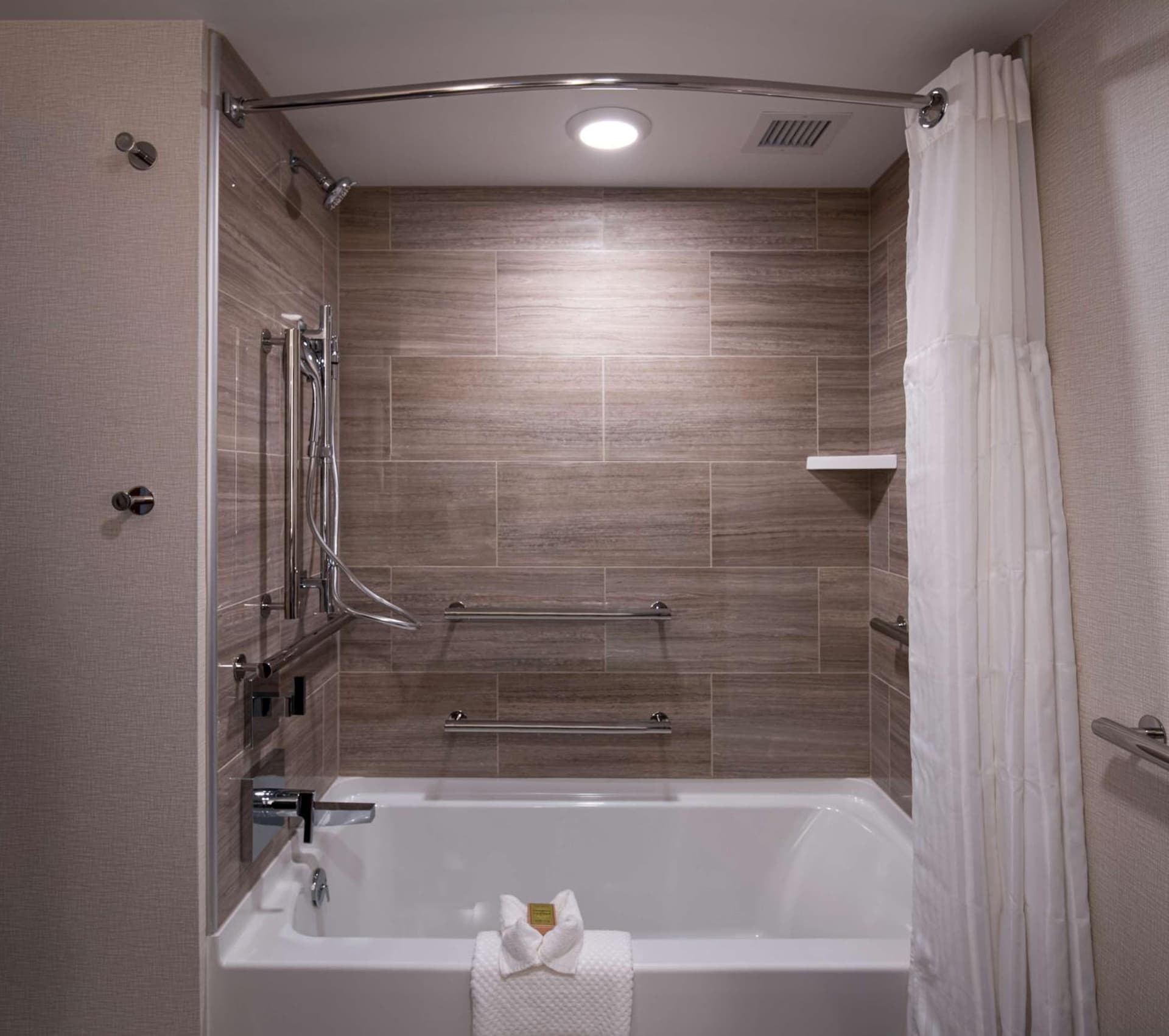 Doubletree By Hilton Madison East gallery photo in Madison, WI — image 40