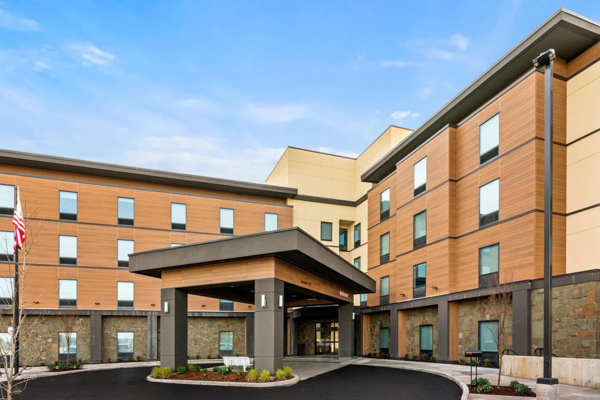 Hampton Inn & Suites Tigard interior in Tigard, OR — gallery photo 2