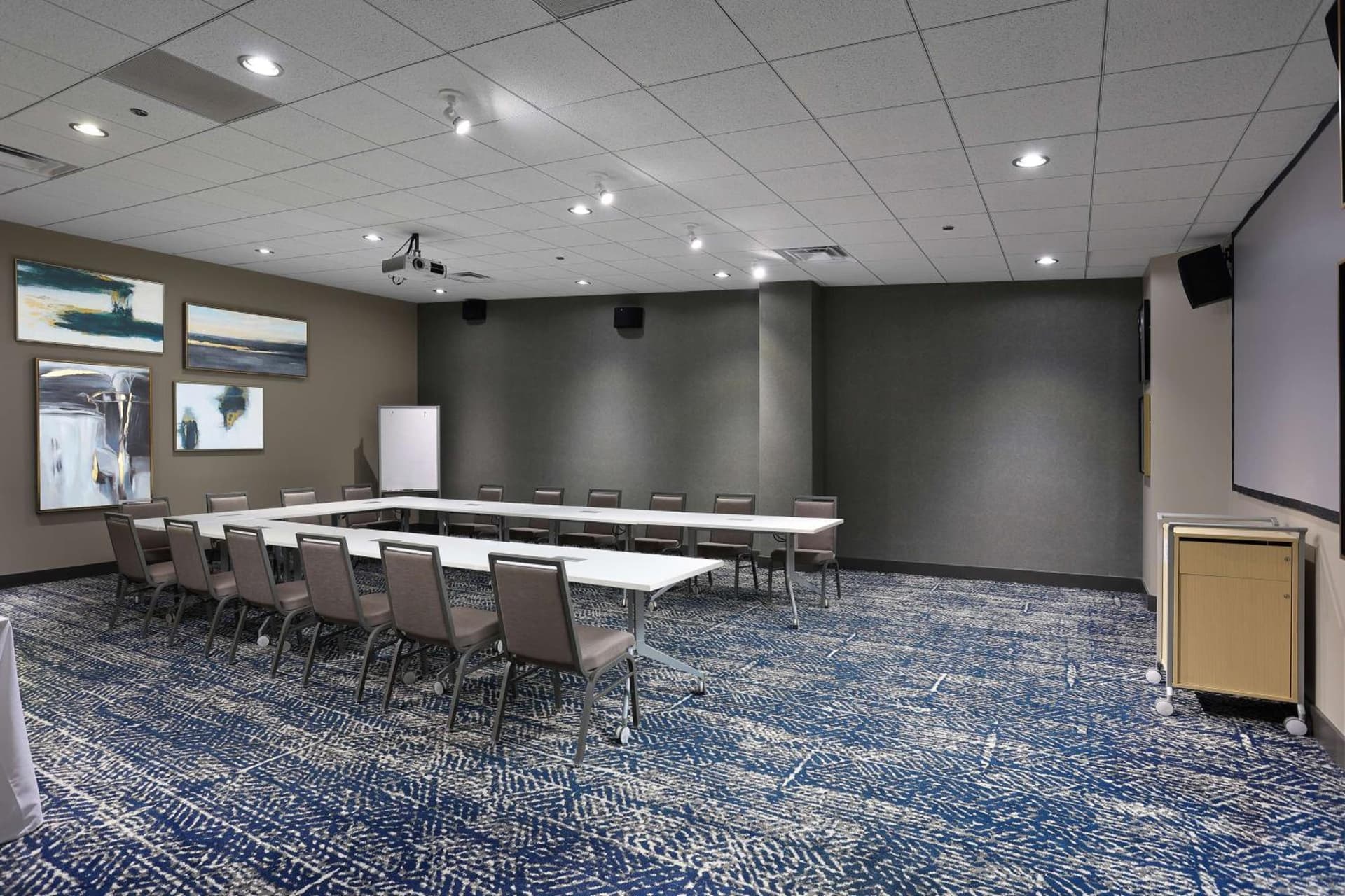 Tulyp, Tapestry Collection by Hilton gallery photo in Holland, MI — image 5