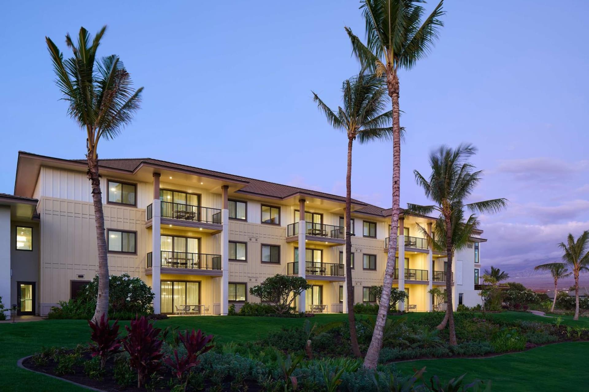 Hilton Grand Vacations Club Maui Bay Villas featured exterior or lobby in Kihei, HI — similar hotel