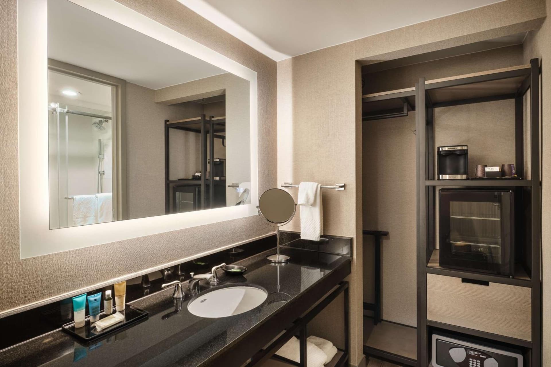 Hilton Richardson Dallas, TX interior in Richardson, TX — gallery photo 2
