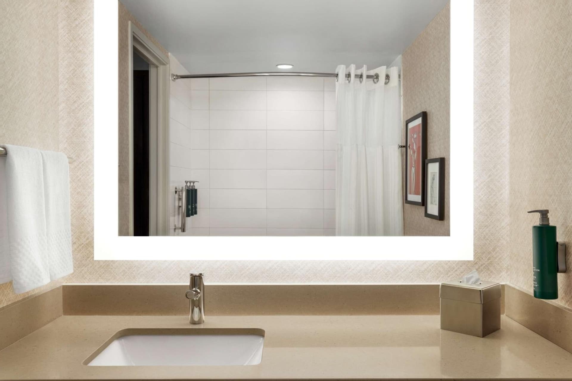 Doubletree By Hilton Columbus Dublin gallery photo in Dublin, OH — image 10