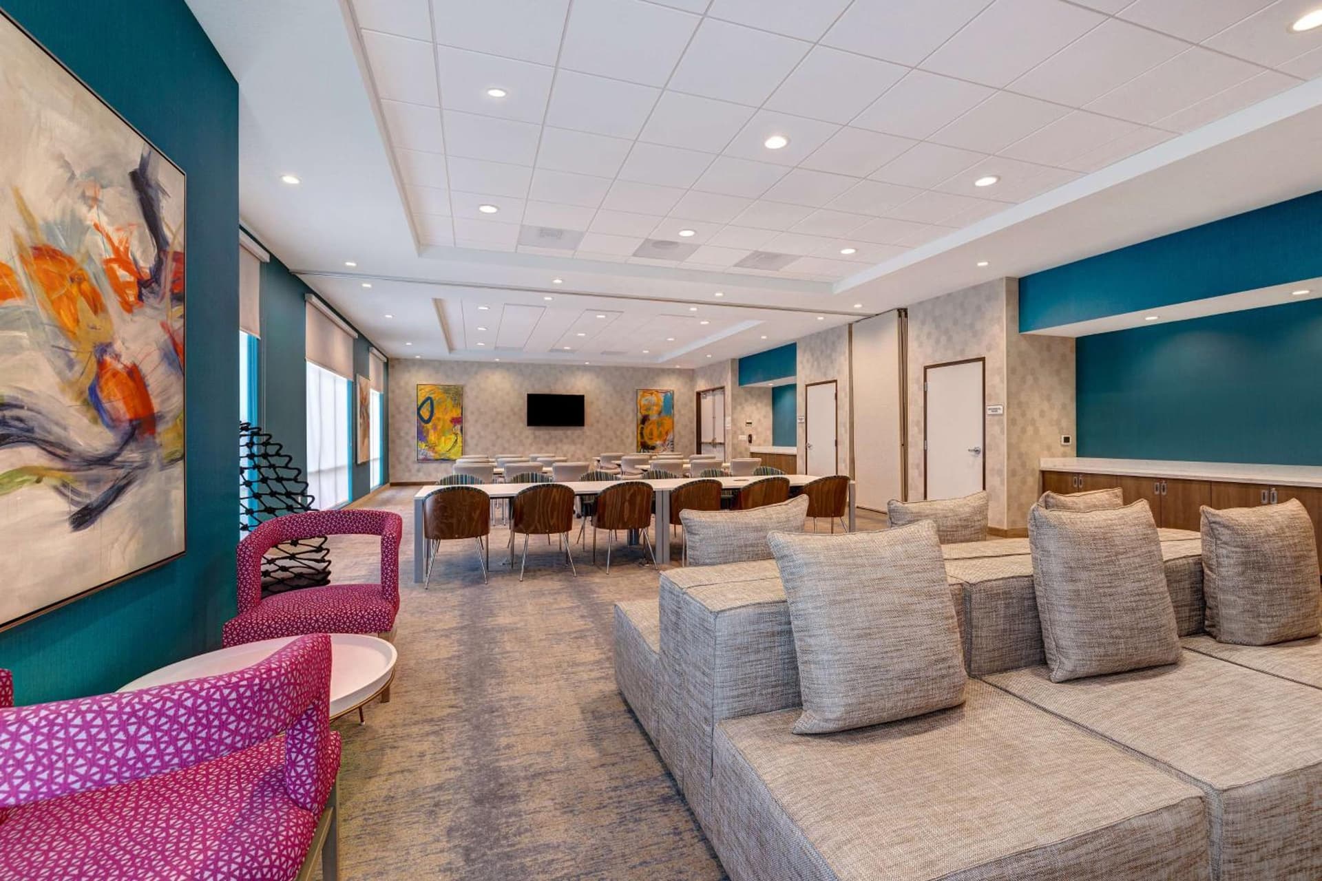 Hilton Garden Inn Temecula interior in Temecula, CA — gallery photo 2