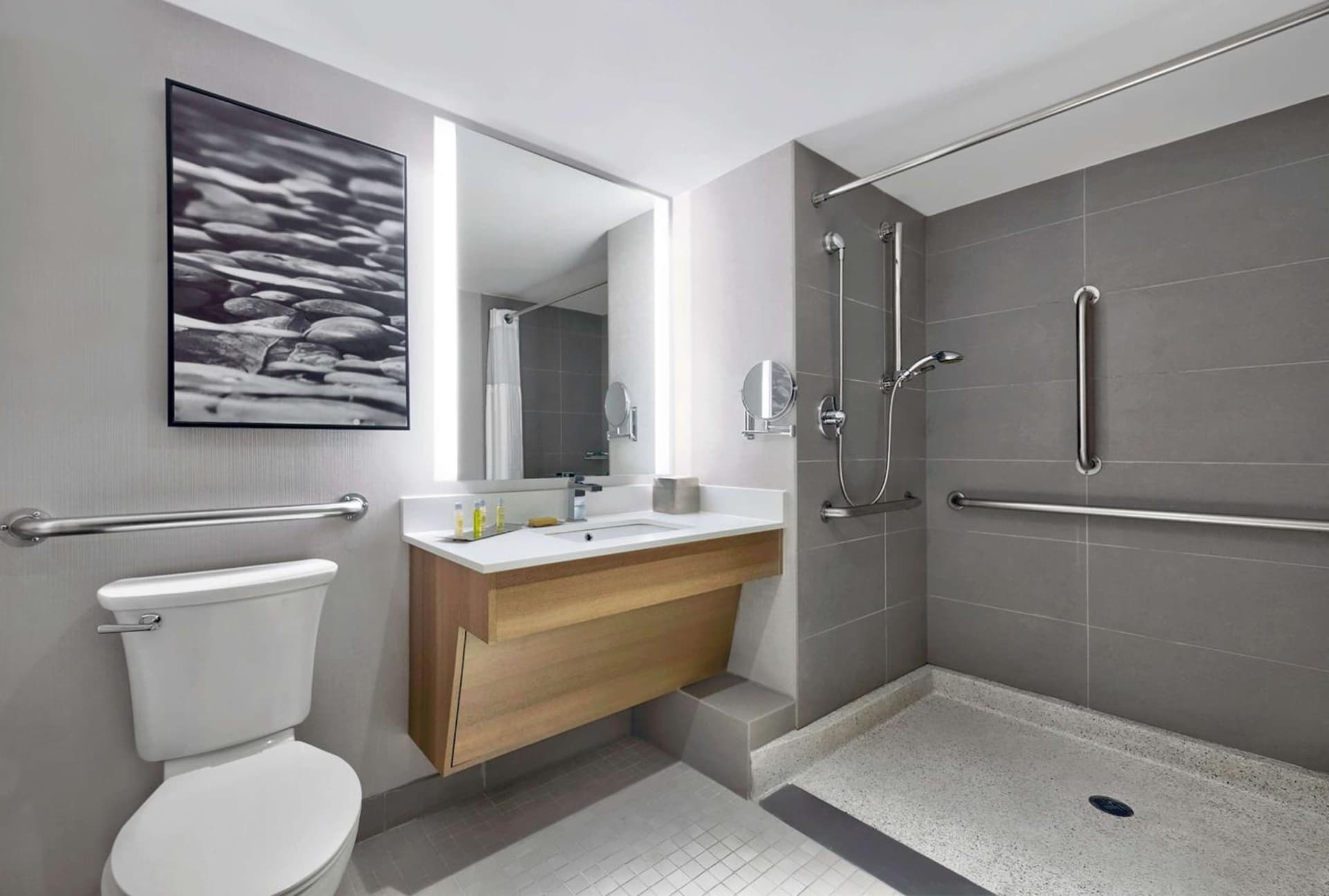 DoubleTree by Hilton Davenport gallery photo in Davenport, IA — image 9