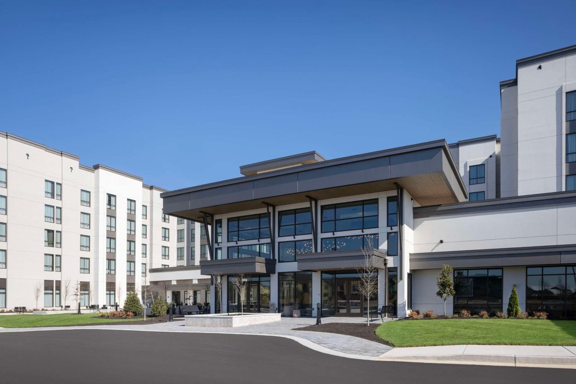 Embassy Suites By Hilton Bowling Green interior in Bowling Green, KY — gallery photo 2