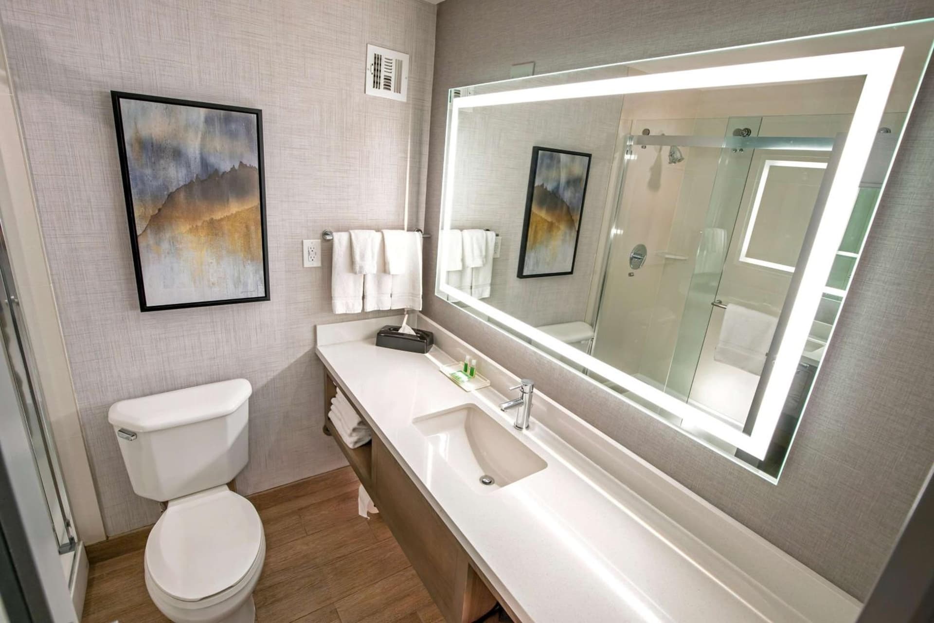 Doubletree by Hilton Buena Park property views in Buena Park, CA — gallery photo 3