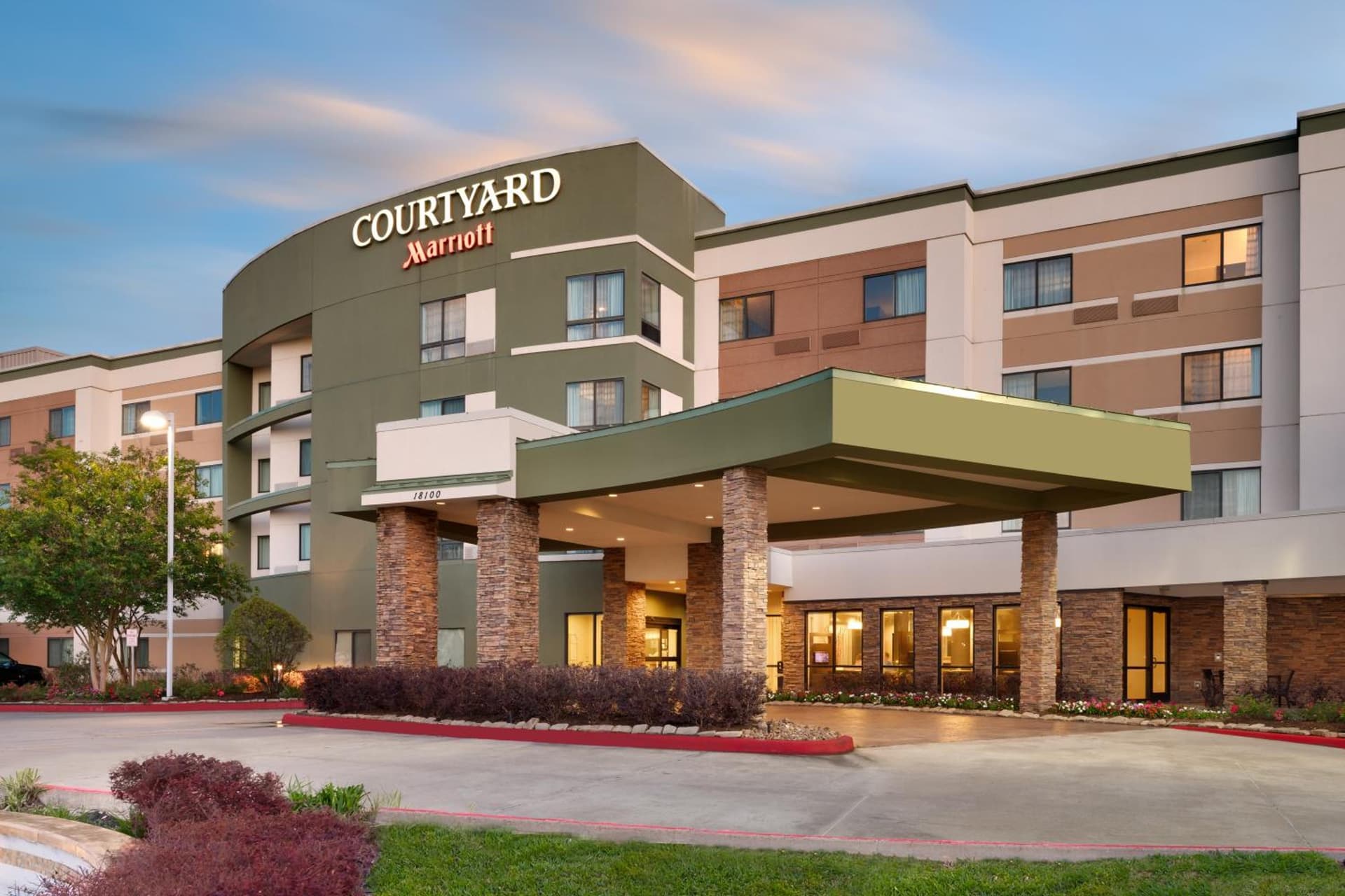 Courtyard by Marriott Houston NASA Clear Lake interior in Nassau Bay, TX — gallery photo 2