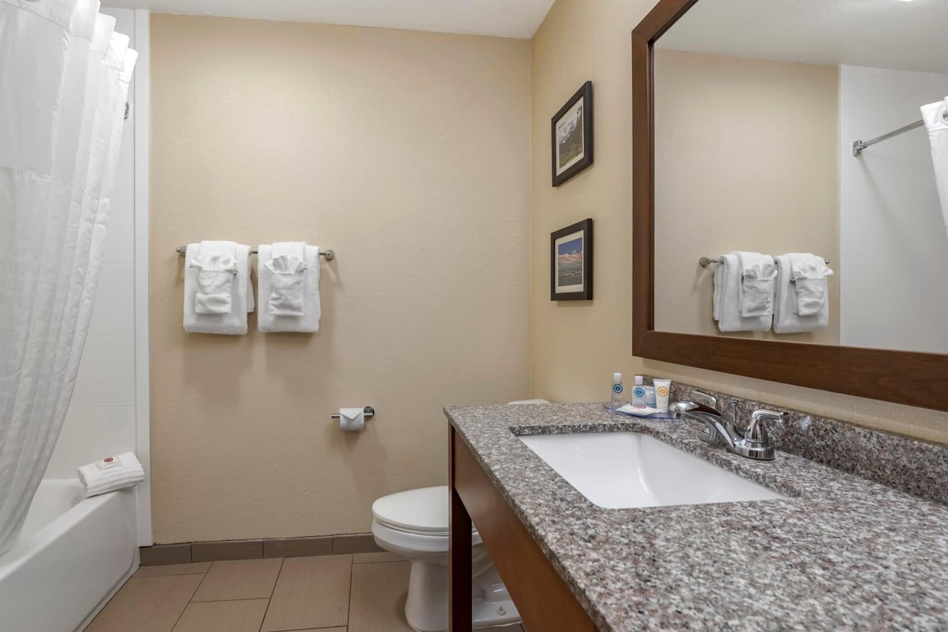 Comfort Inn & Suites Pueblo gallery photo in Pueblo, CO — image 83