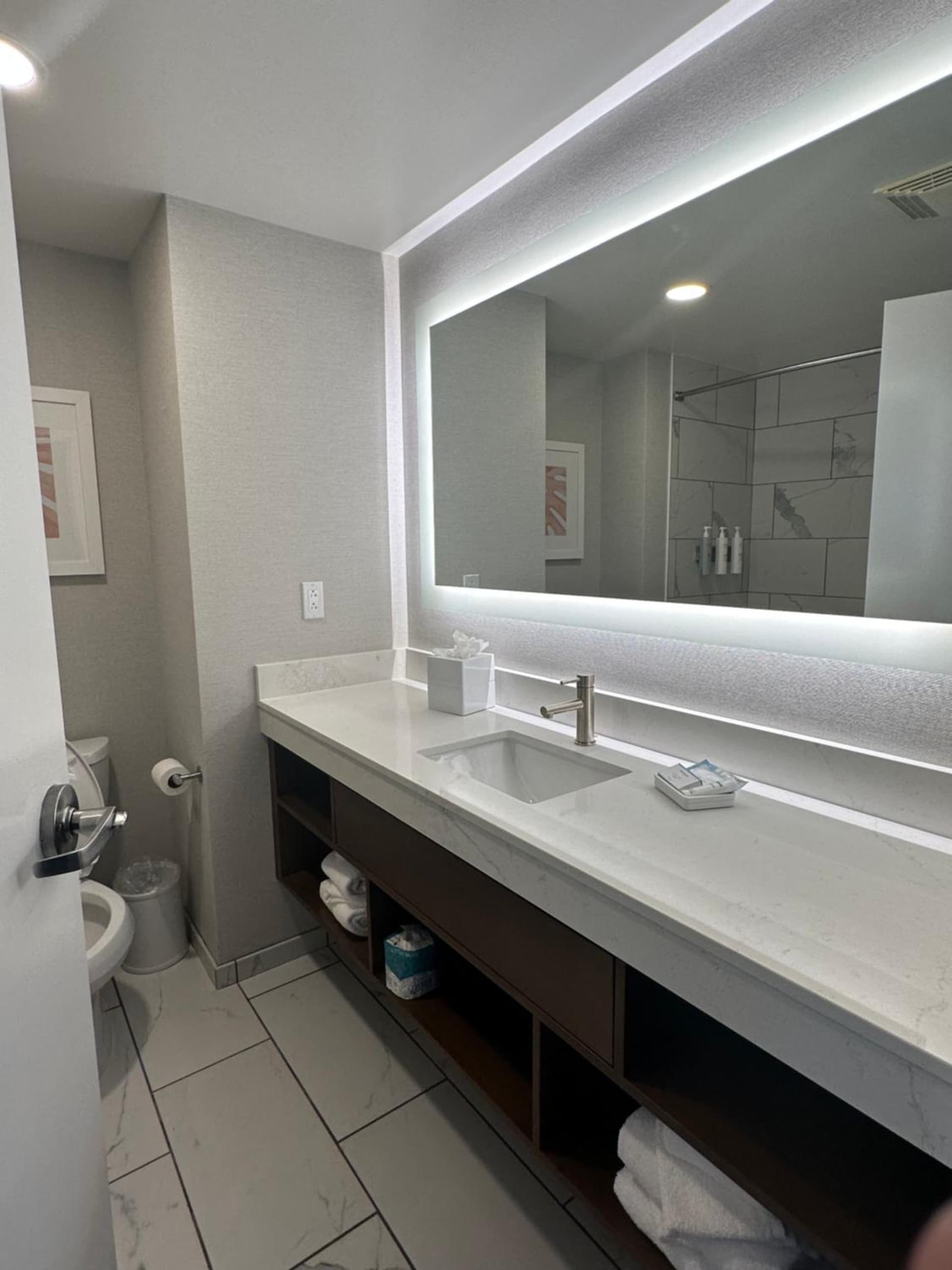 Hampton Inn Virginia Beach-Oceanfront South gallery photo in Virginia Beach, VA — image 9