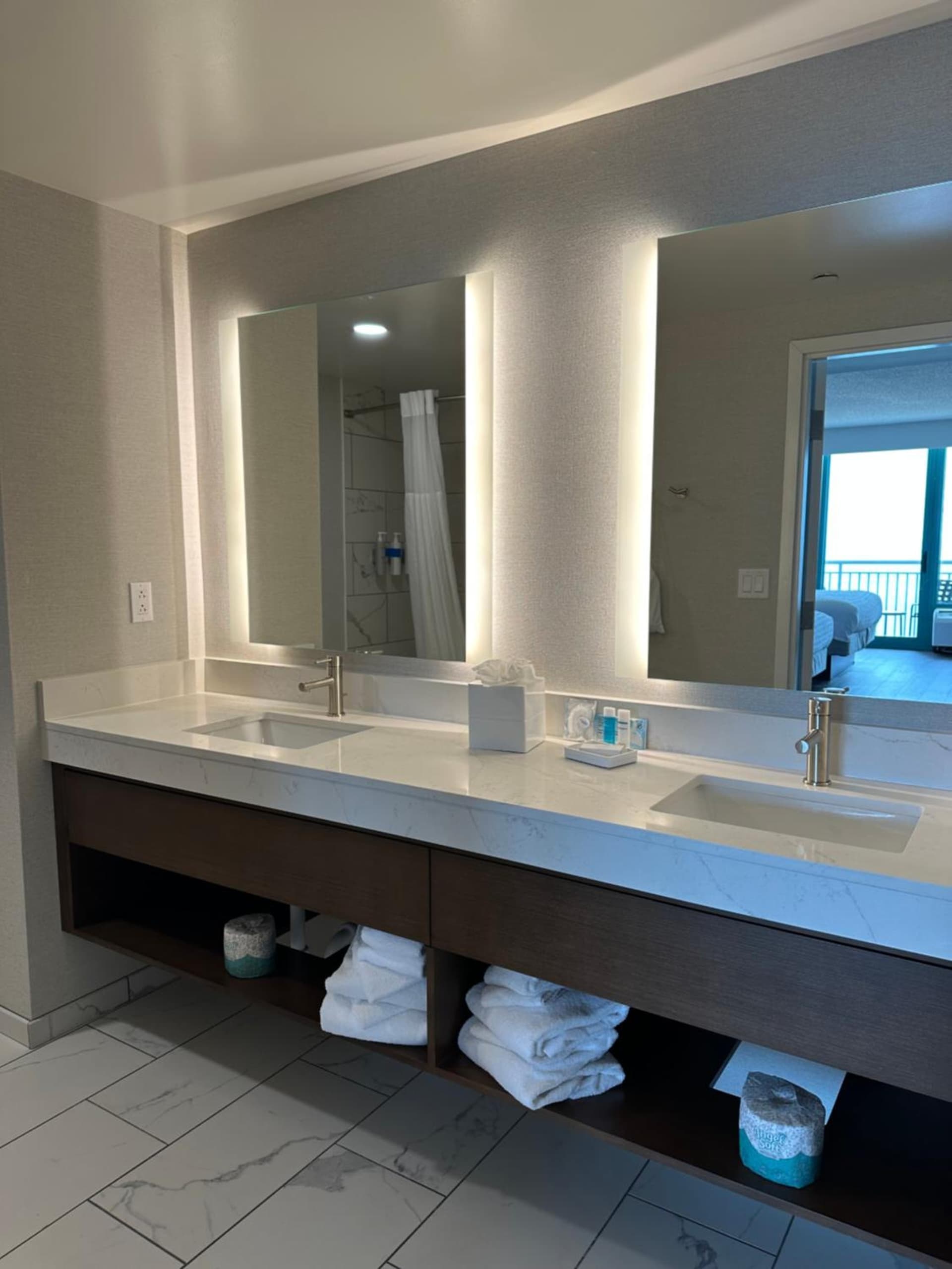 Hampton Inn Virginia Beach-Oceanfront South gallery photo in Virginia Beach, VA — image 8