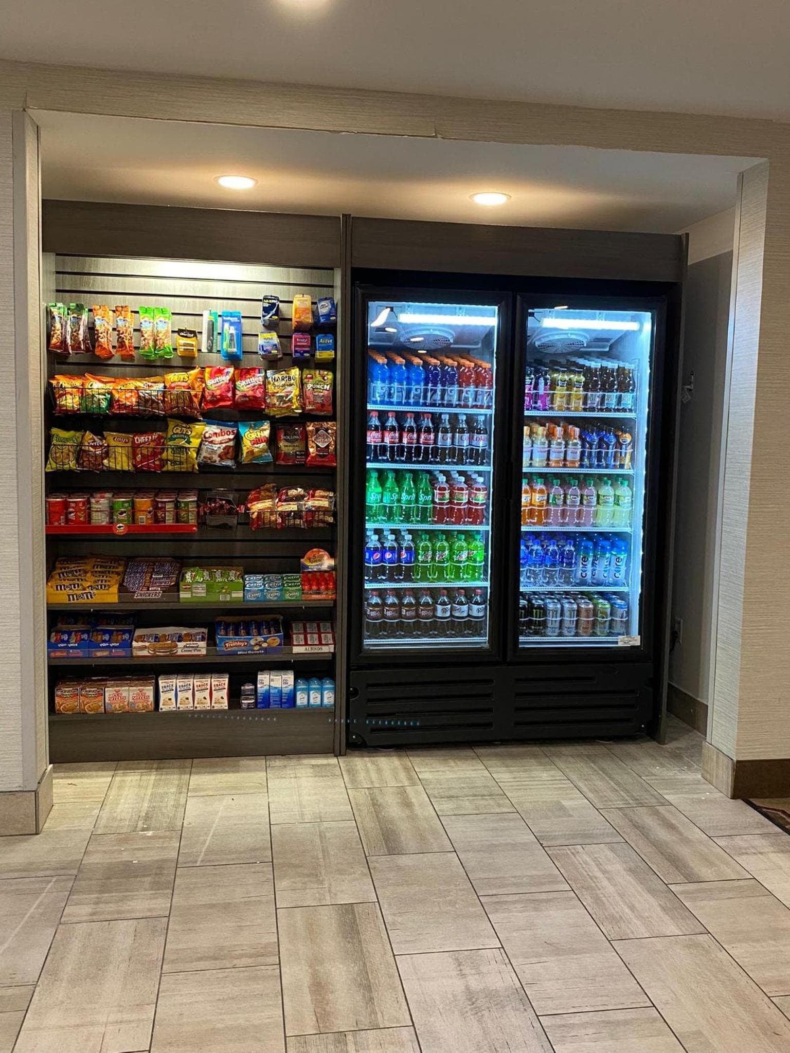 Orangewood Inn & Suites Kansas City Airport gallery photo in Kansas City, KS — image 35