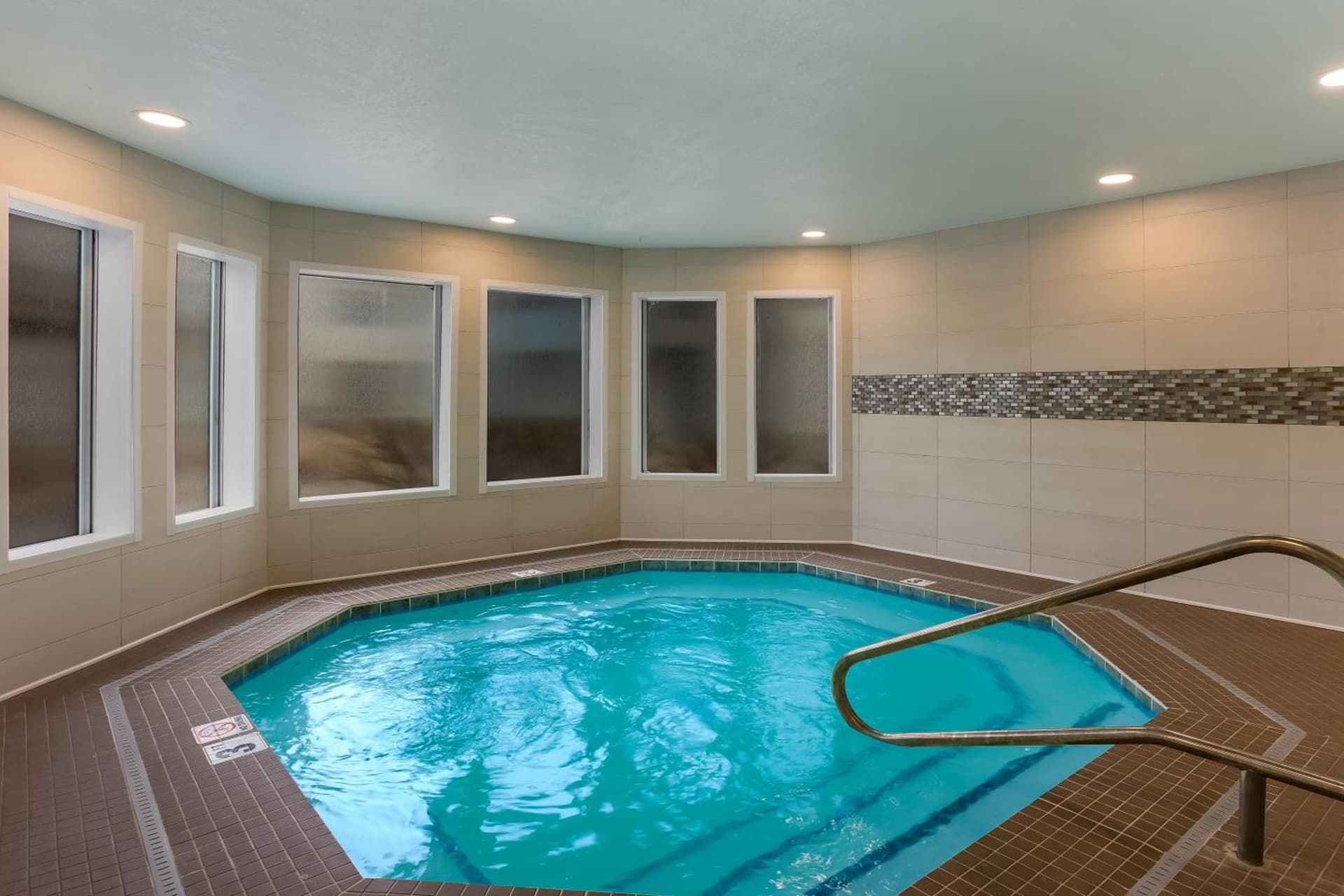 Orangewood Inn & Suites Kansas City Airport gallery photo in Kansas City, KS — image 5