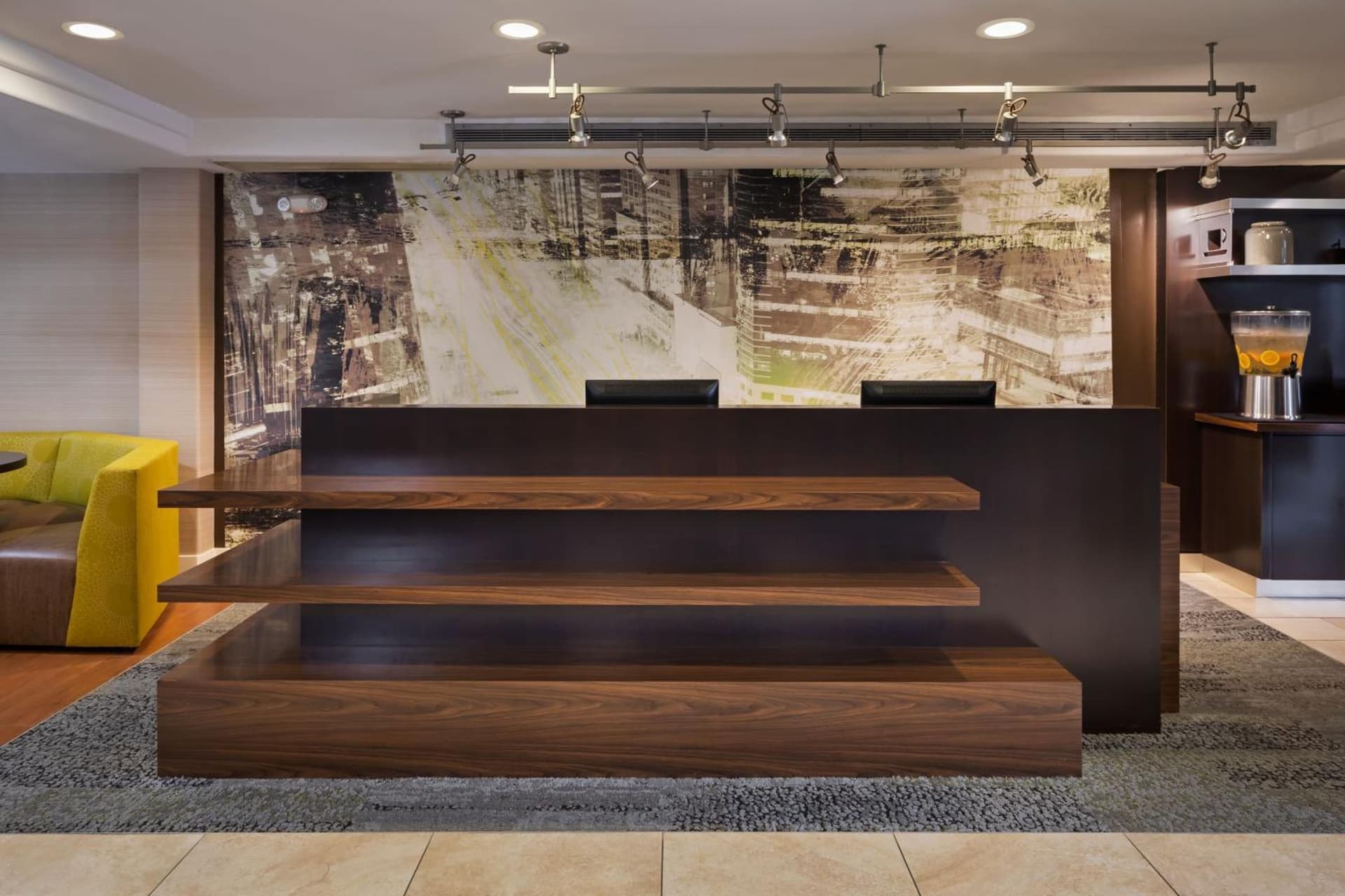 Courtyard by Marriott San Diego Del Mar/Solana Beach interior in Solana Beach, CA — gallery photo 2