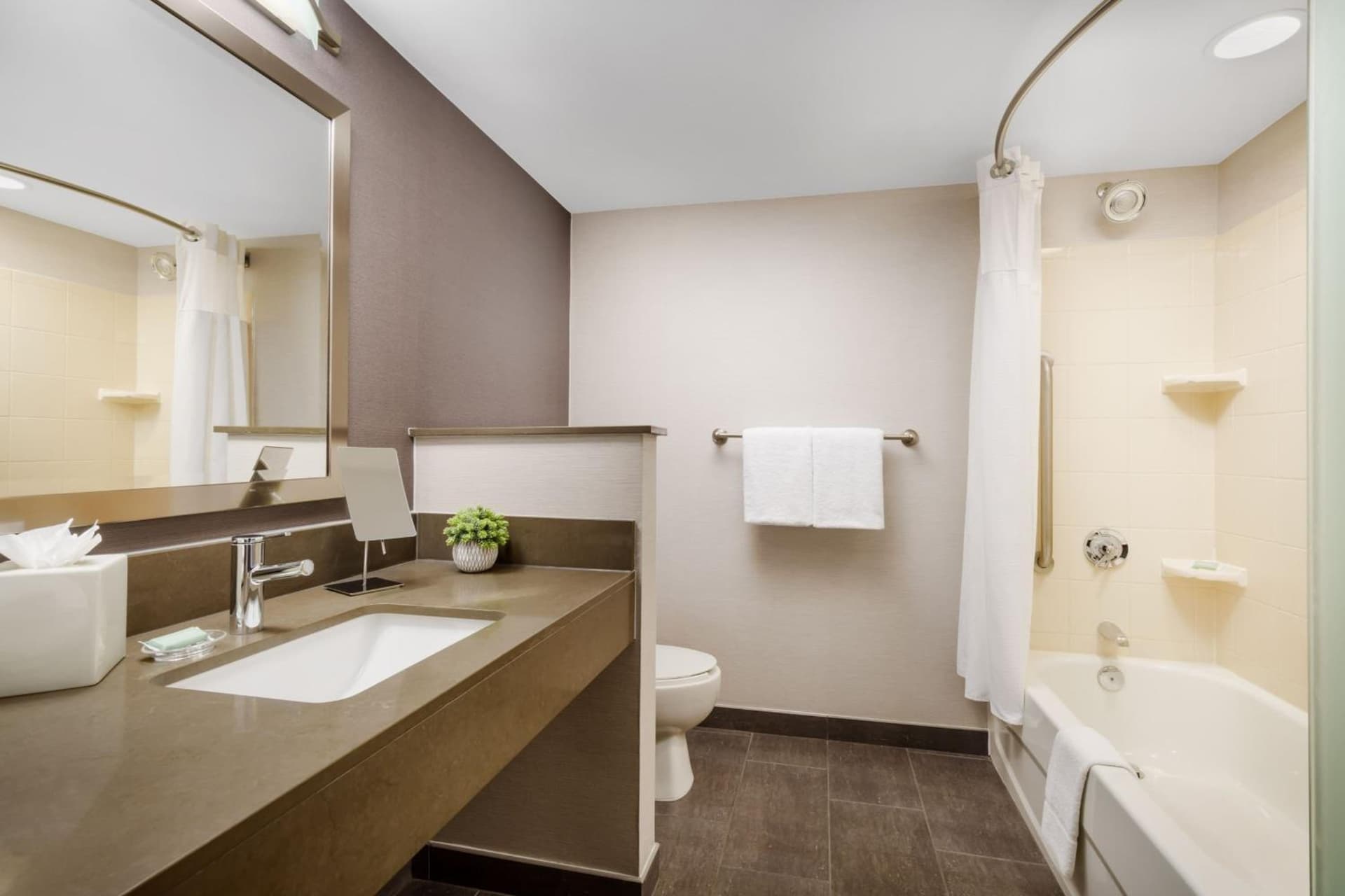 Courtyard by Marriott Manchester-Boston Regional Airport gallery photo in Manchester, NH — image 69