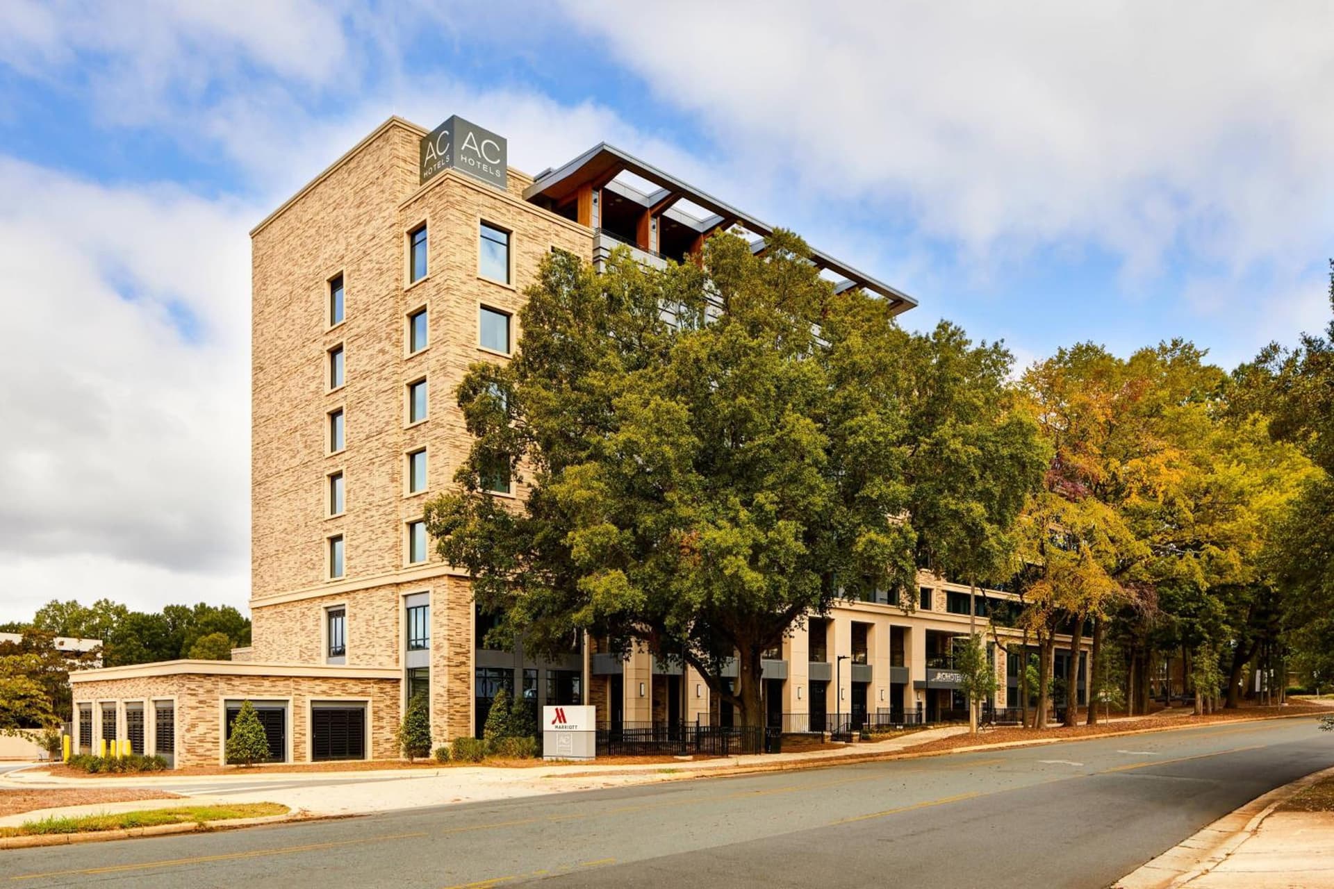 AC Hotel by Marriott Charlotte SouthPark gallery photo in Charlotte, NC — image 65