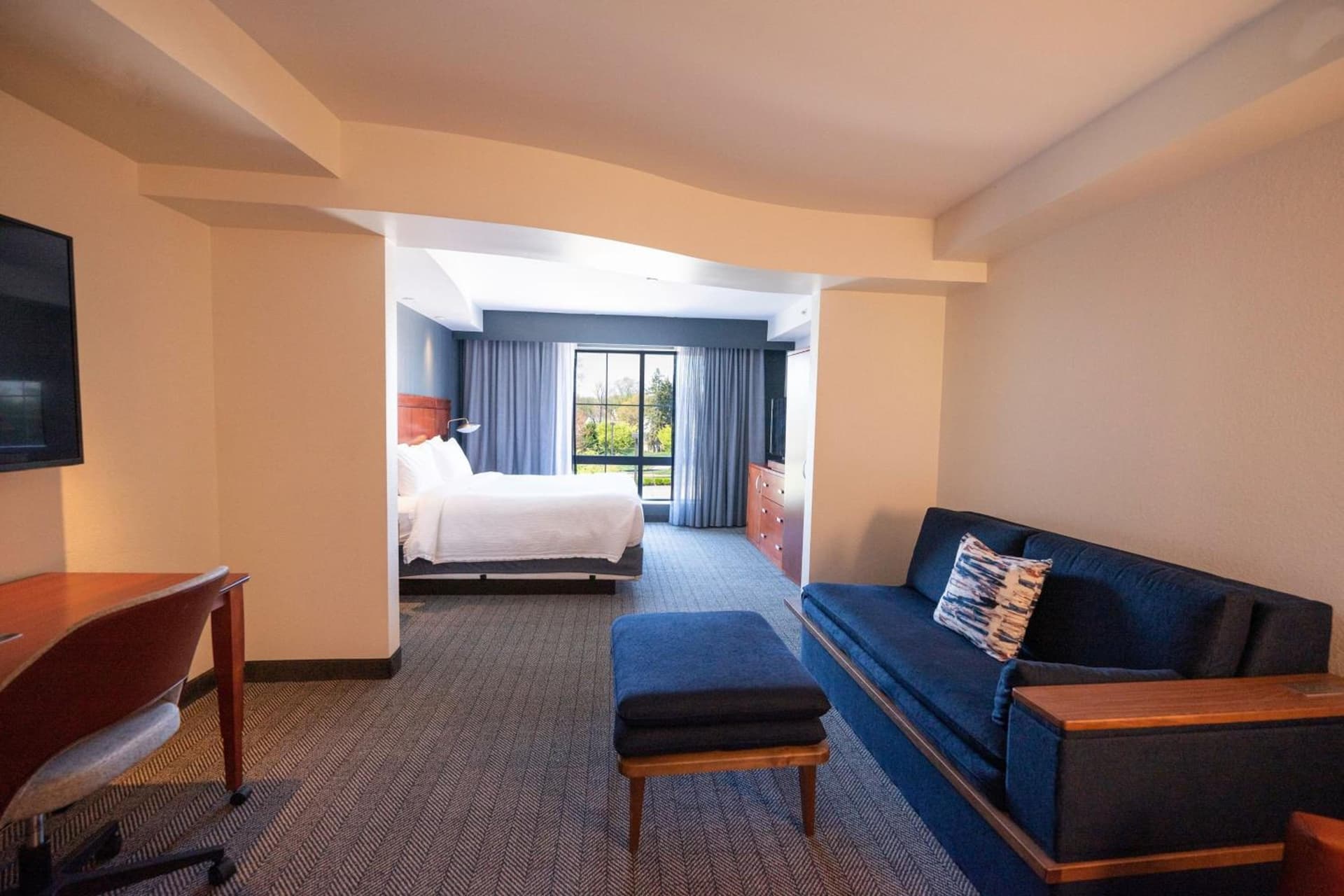 Courtyard by Marriott Philadelphia Springfield gallery photo in Springfield — image 4