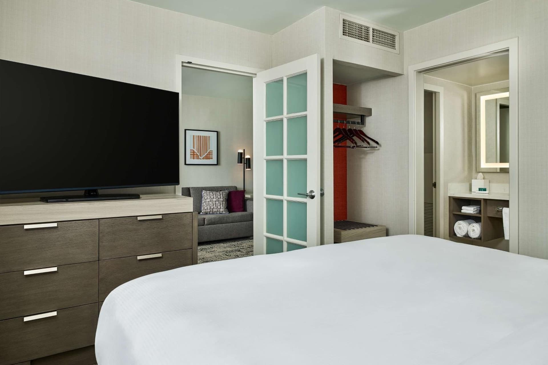 Hilton Kansas City Country Club Plaza interior in Kansas City, MO — gallery photo 2