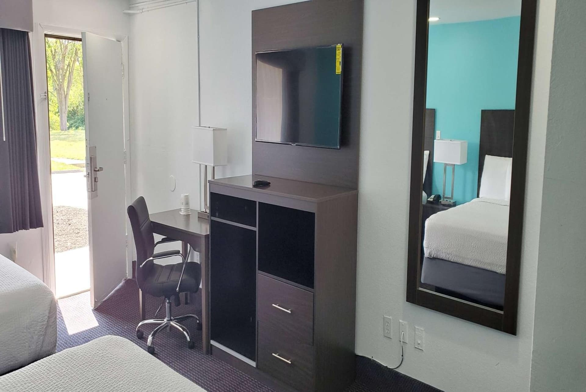 Travelodge by Wyndham Livonia Canton Novi Detroit Area gallery photo in Livonia, MI — image 5